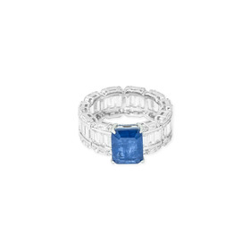 Серебряное кольцо с синим кристаллом и паве из белых кристаллов огранки багет