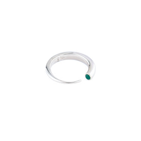 Кольцо из серебра «Коготь» с зеленым ониксом