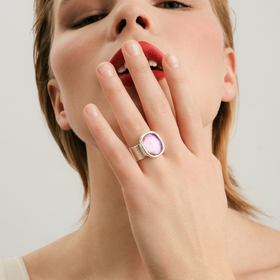 Кольцо с ярко-розовым дихроическим стеклом