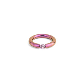 Кольцо из анодированного титана с лабораторно выращенным розовым сапфиром «Невесомость»