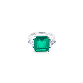 Серебряное кольцо с темно-зеленым кристаллом
