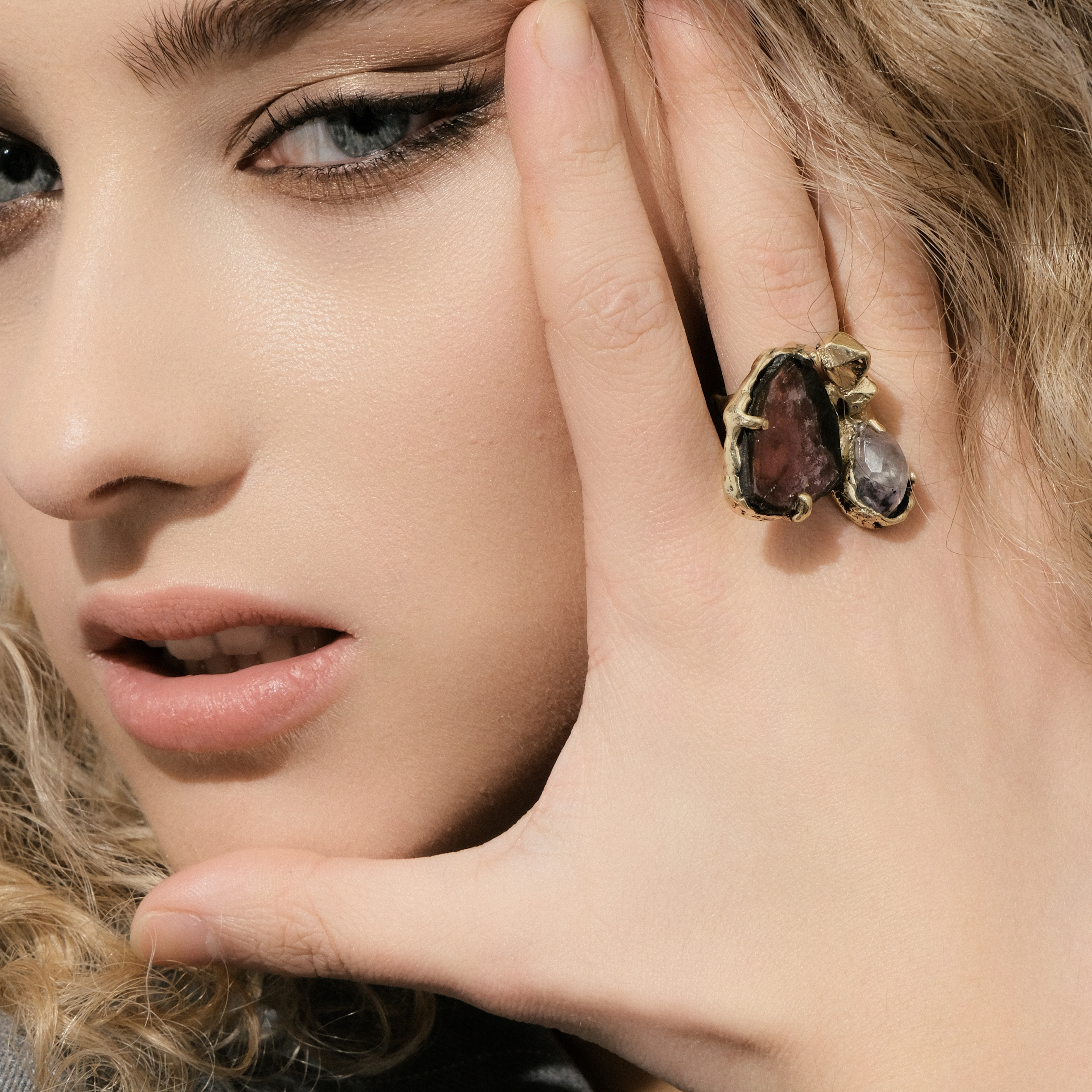Brass ring with inserts: amethyst and tourmaline