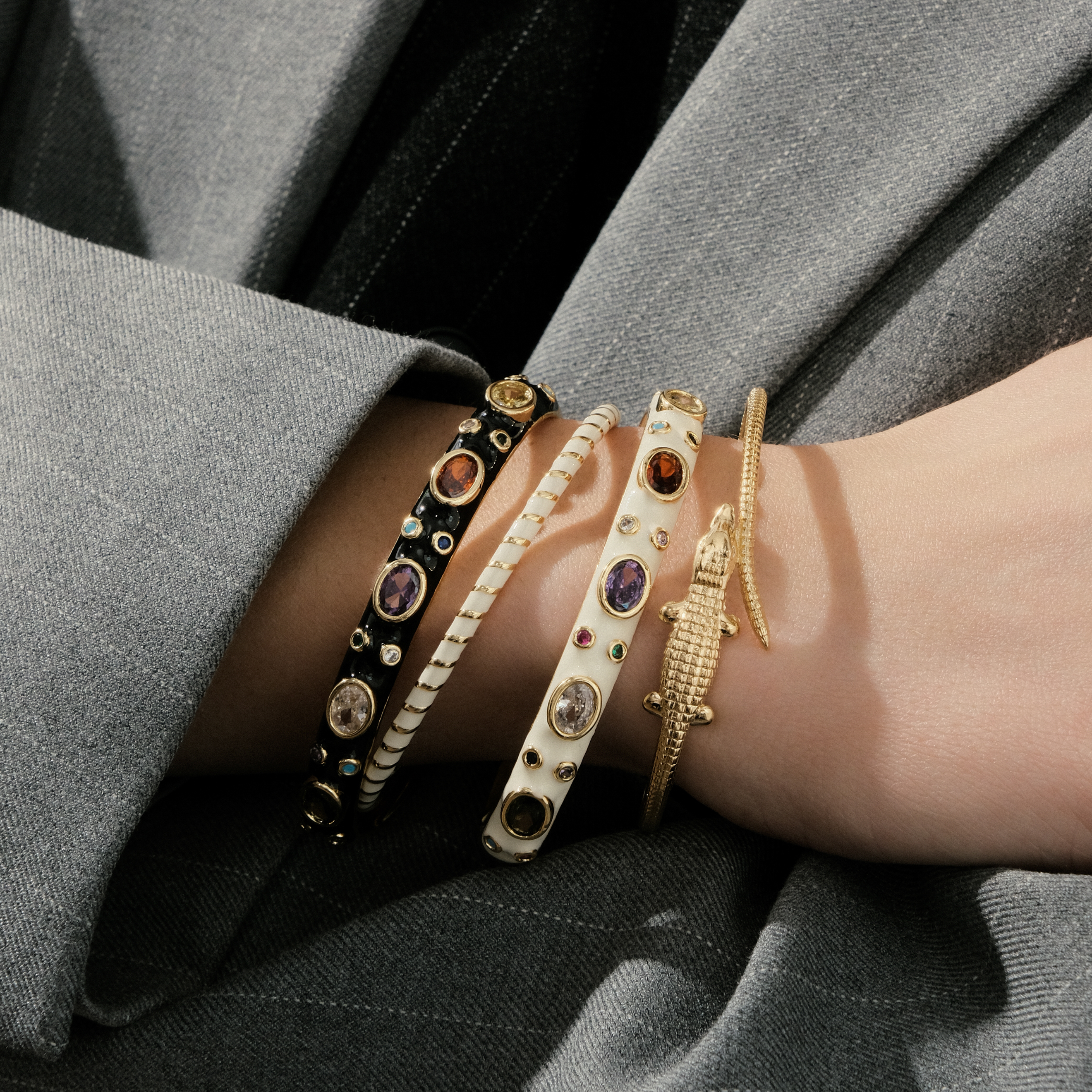 Gold-plated black bracelet with BLACK CANDY STONE crystals
