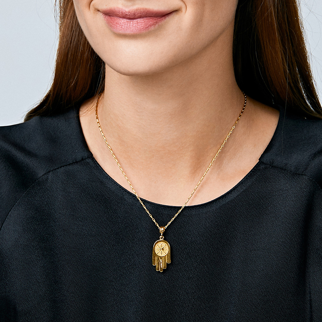 Позолоченное колье Hamsa, из коллекции The art of layering