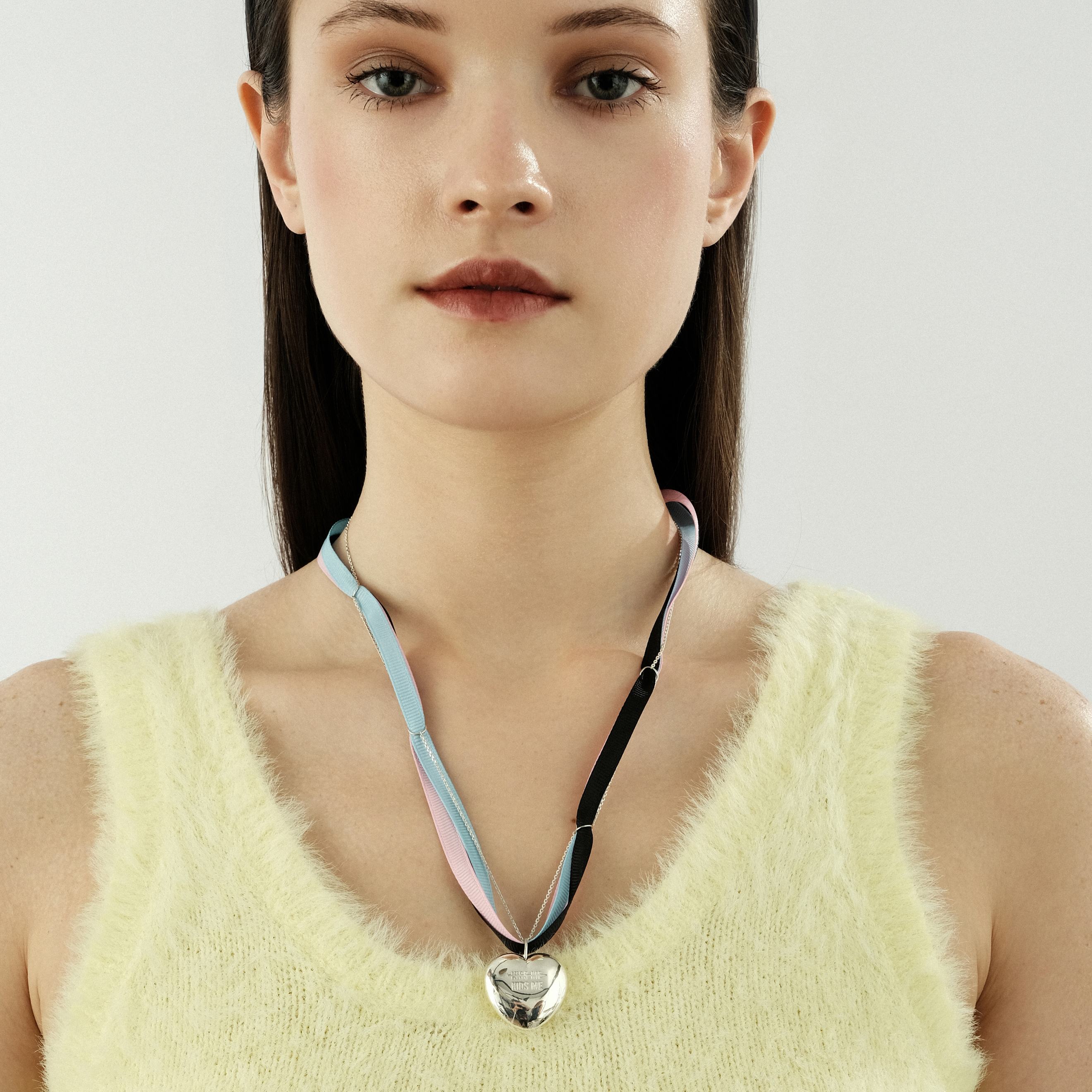 Кулон HEART из серебра на лентах