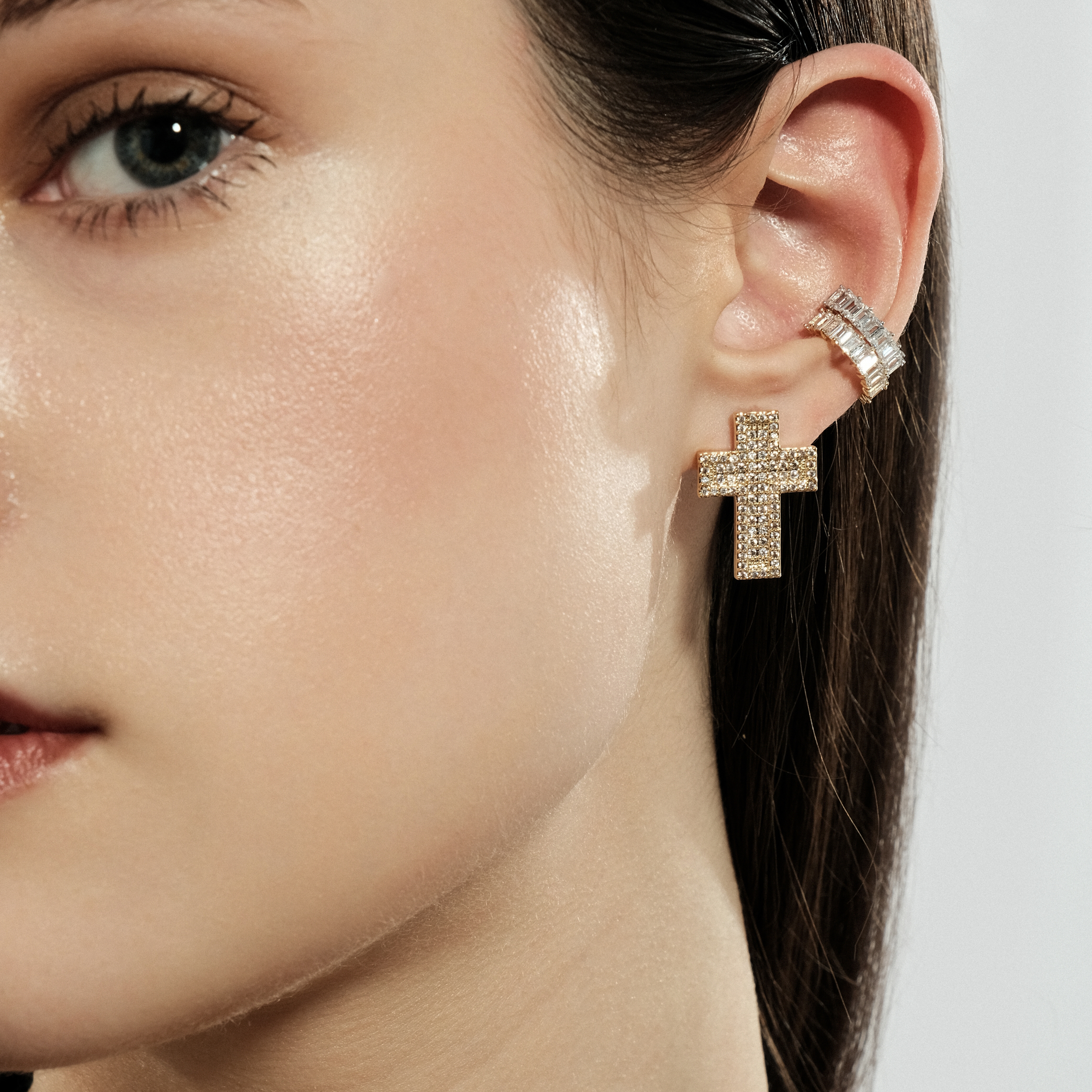 Golden cross earrings with crystals