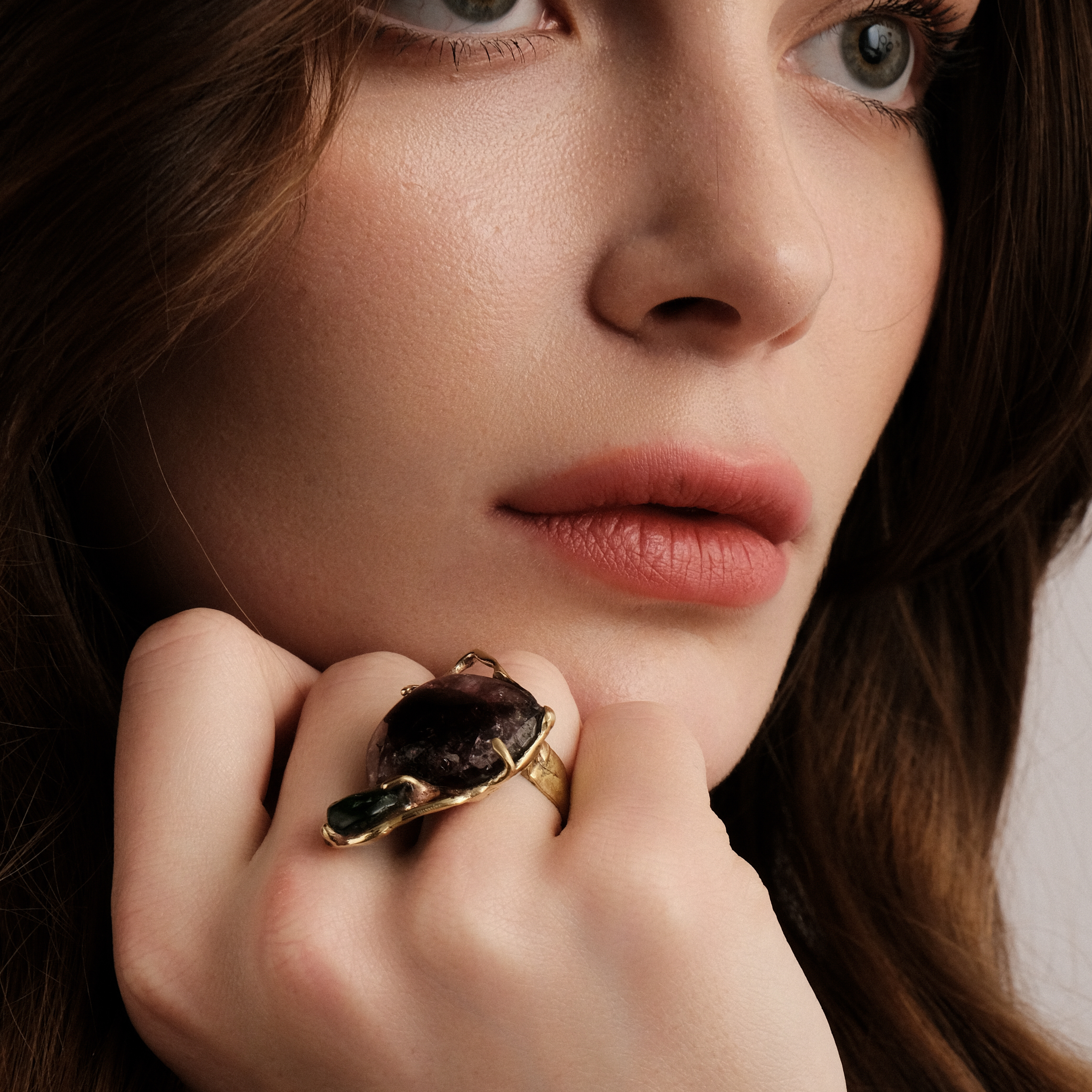 Brass ring with inserts: tourmaline and chromdiapside