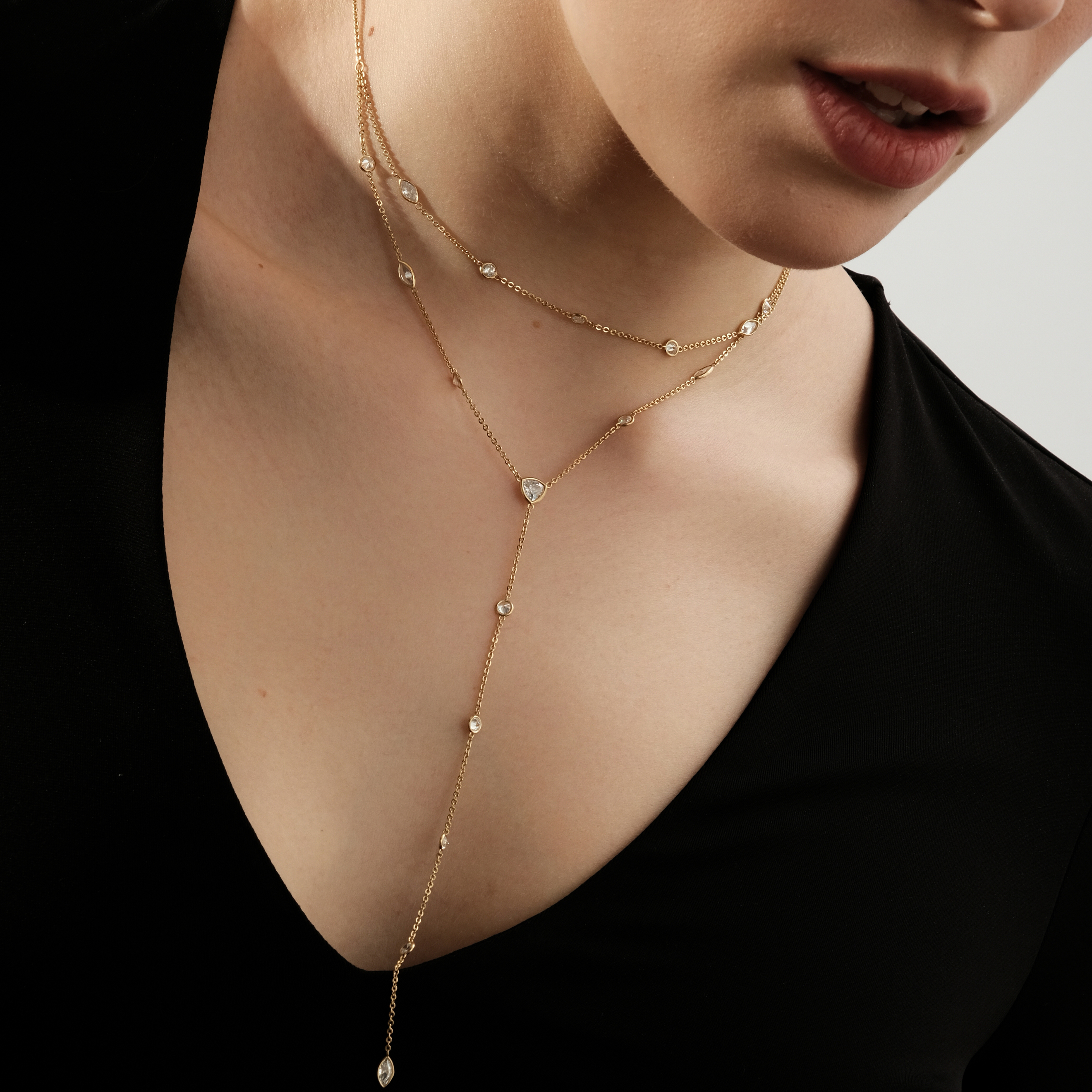 Позолоченное колье-галстук с маркизами и кругами с триллионом