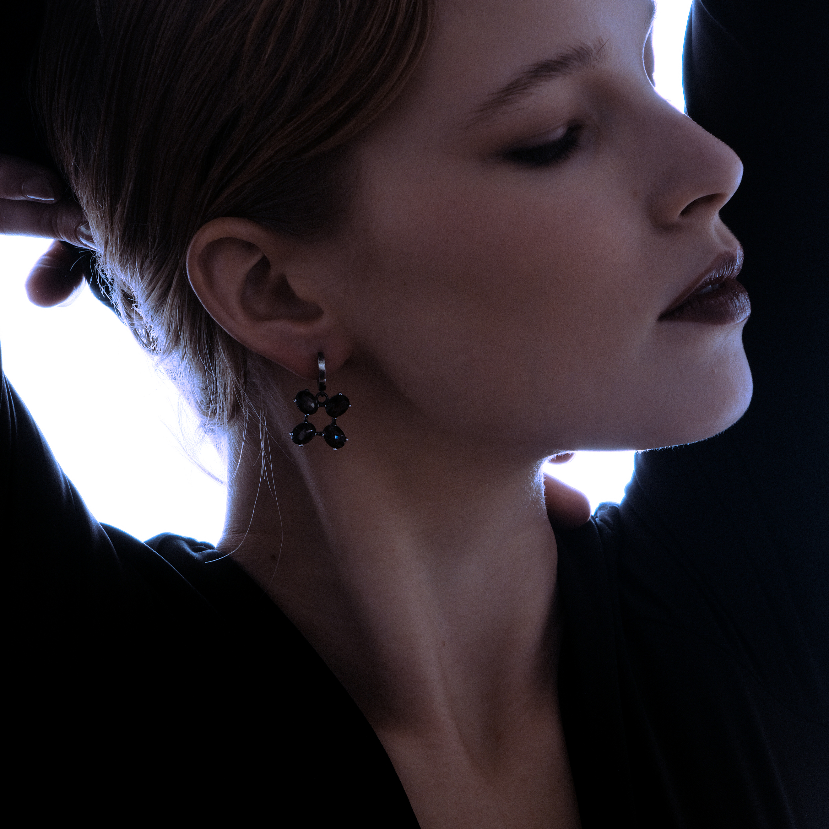 single earring Ali Garnet