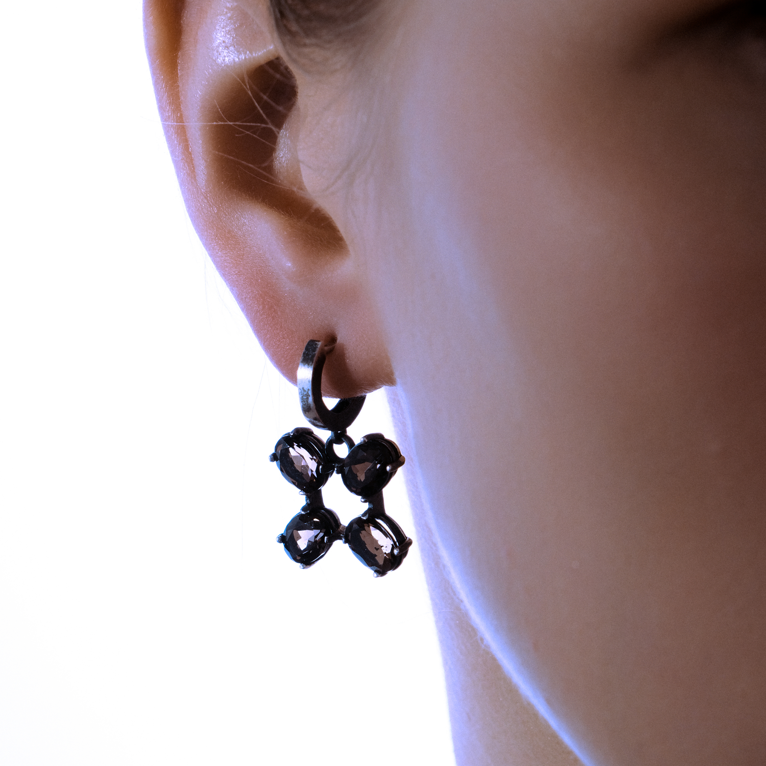 single earring Ali Garnet