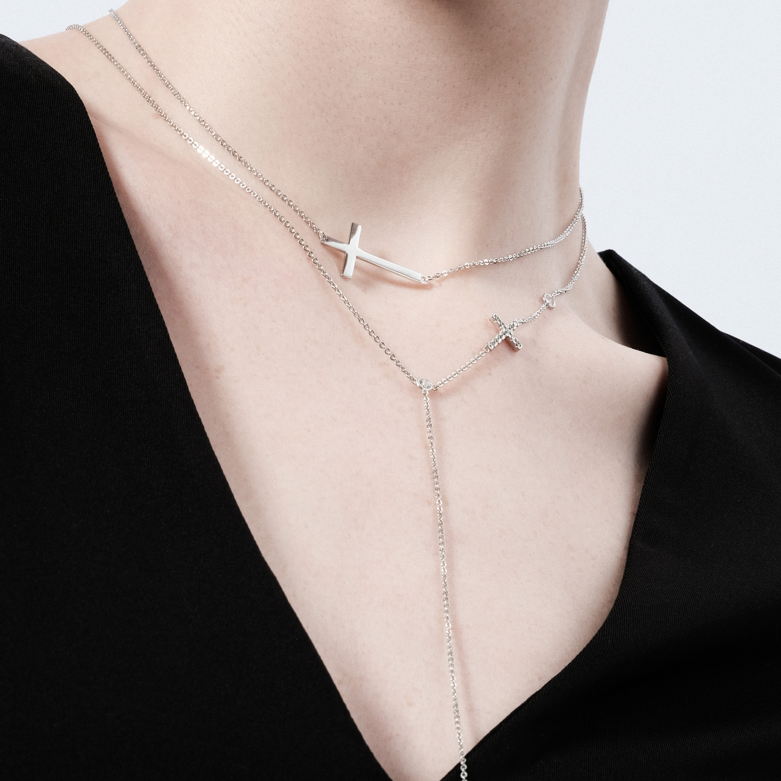 Серебряное колье-галстук с крестами