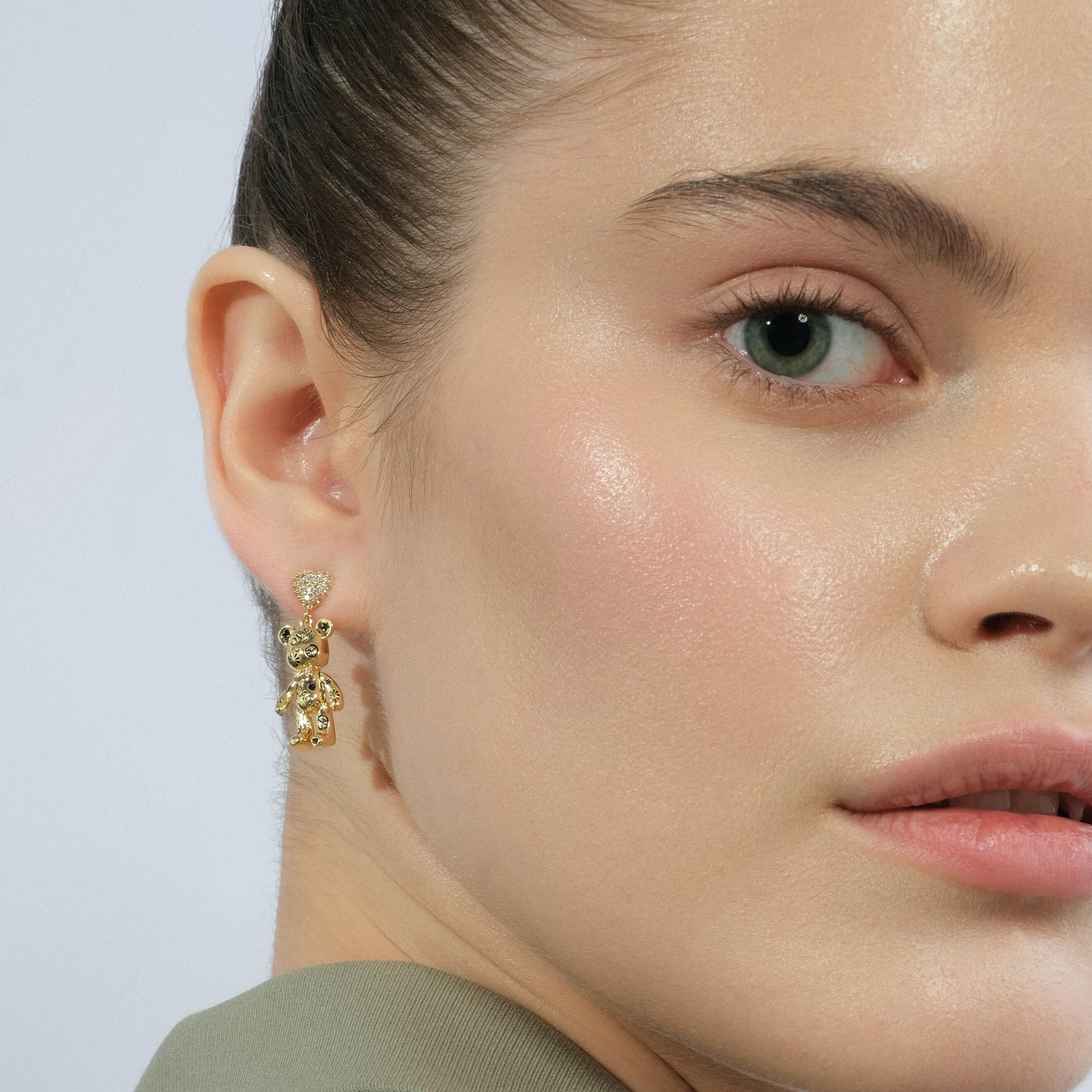 Golden teddy bear earrings with a heart