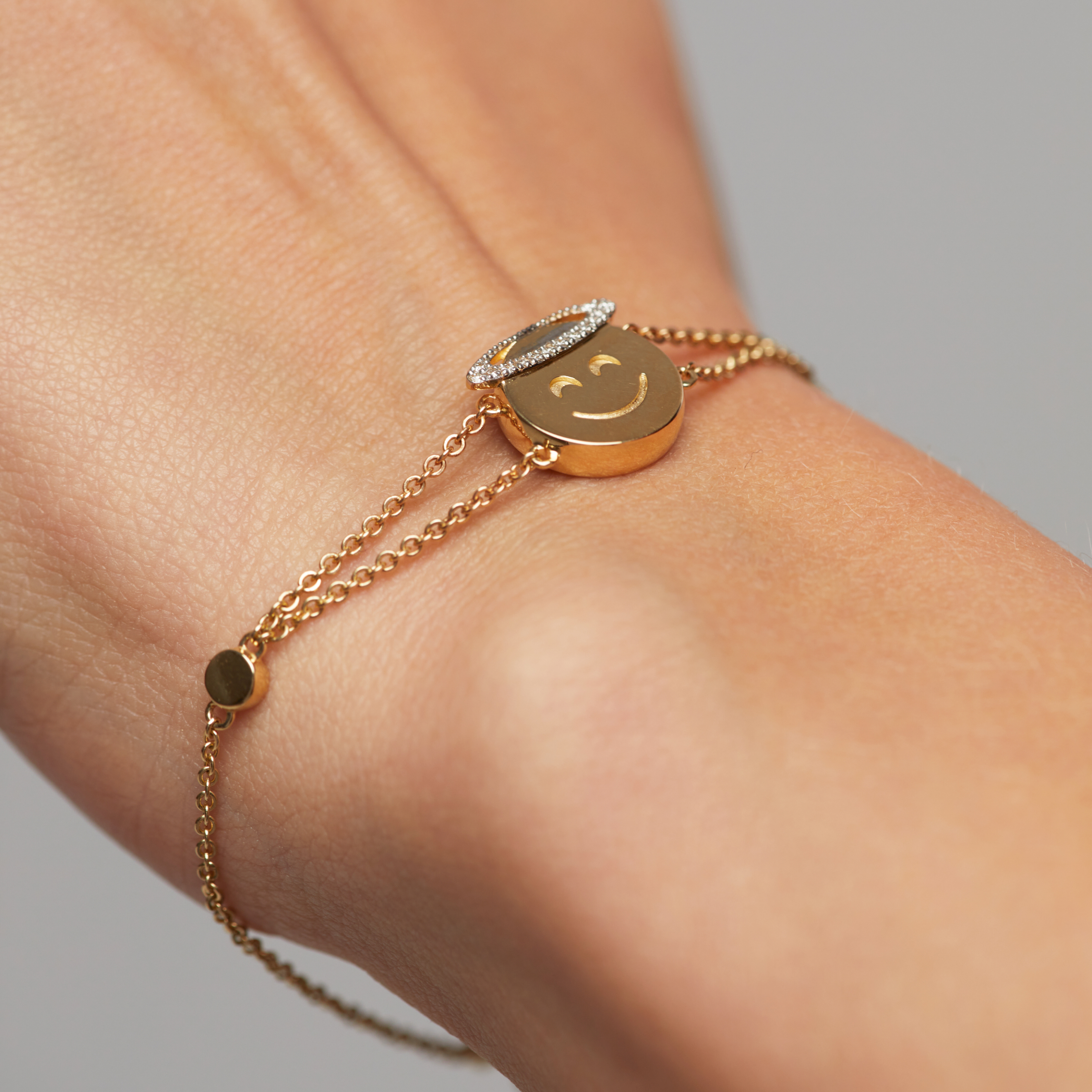 Emoji bracelet made of gold