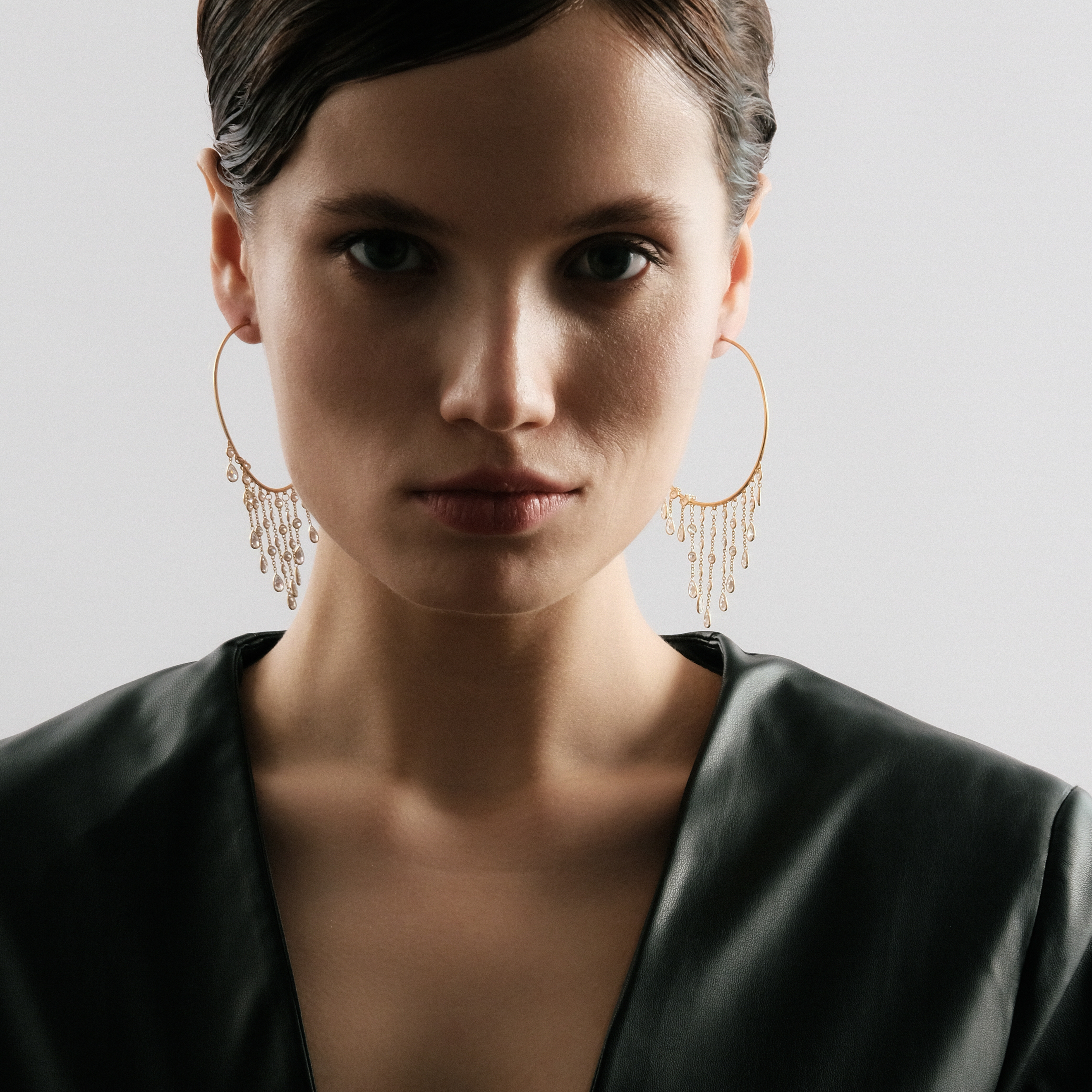 Позолоченные серьги-кольца с грушами и кругами на цепочках