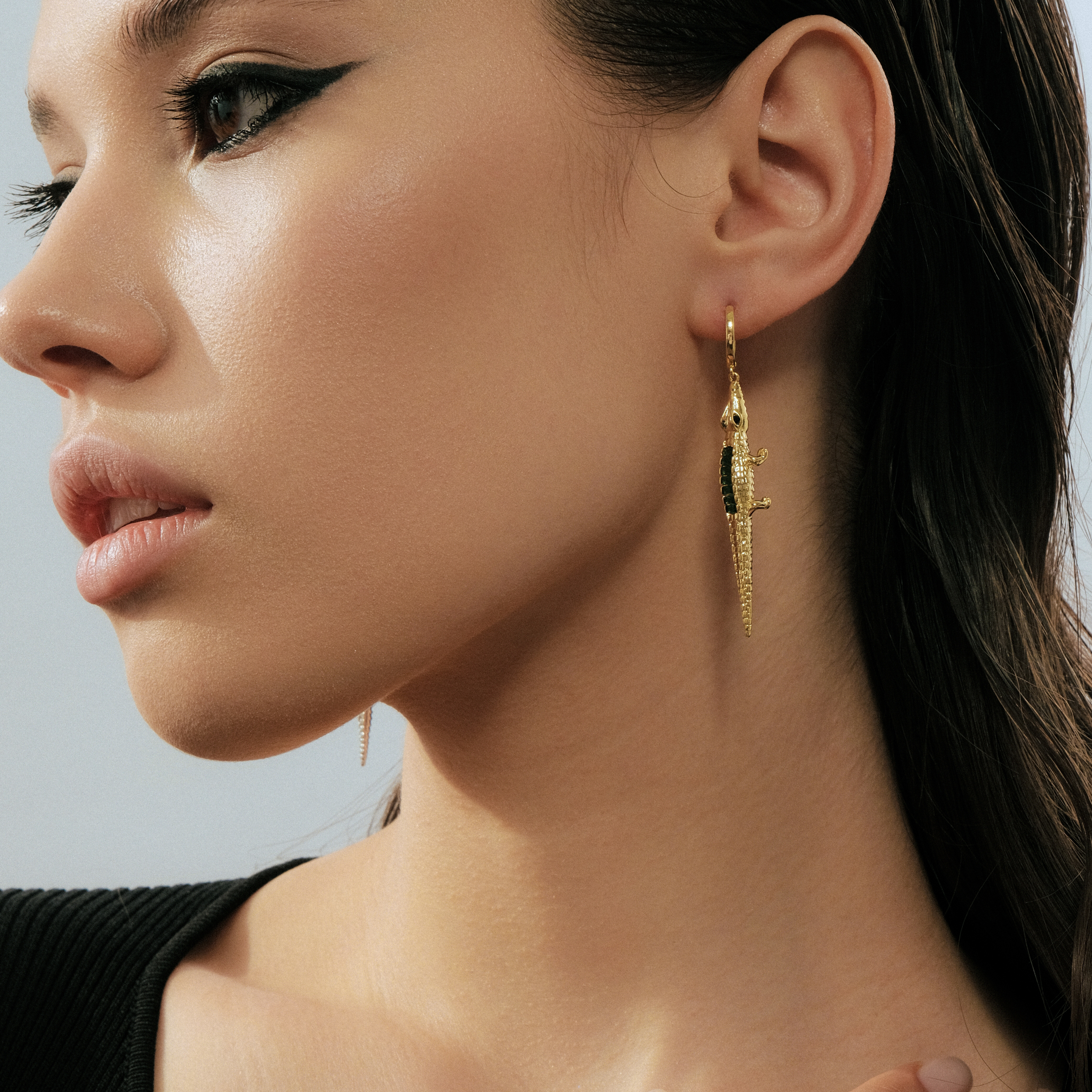 Golden crocodile Earrings with green crystal