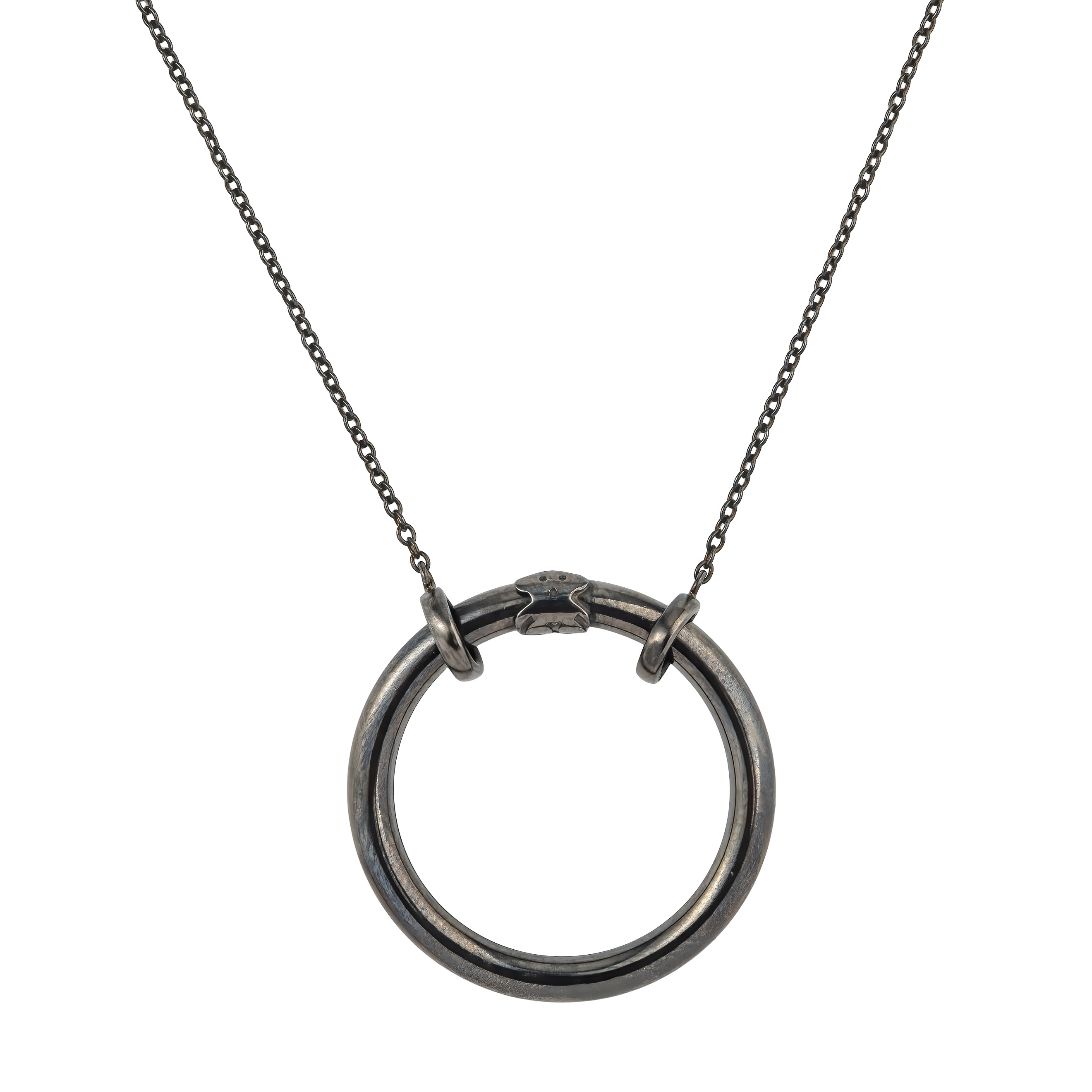 Hold necklace in dark silver