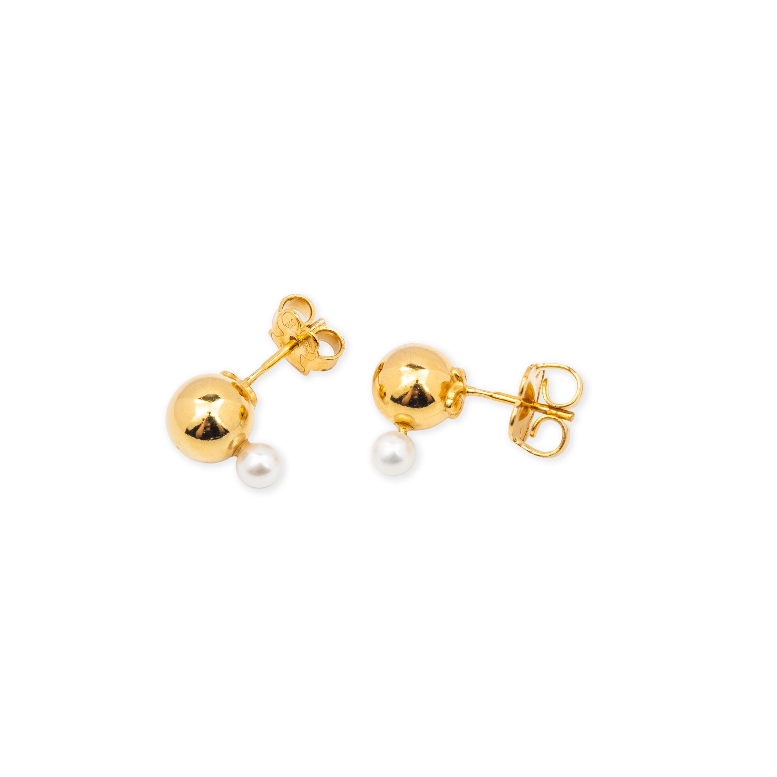 Gloss earrings made of vermelion with pearls