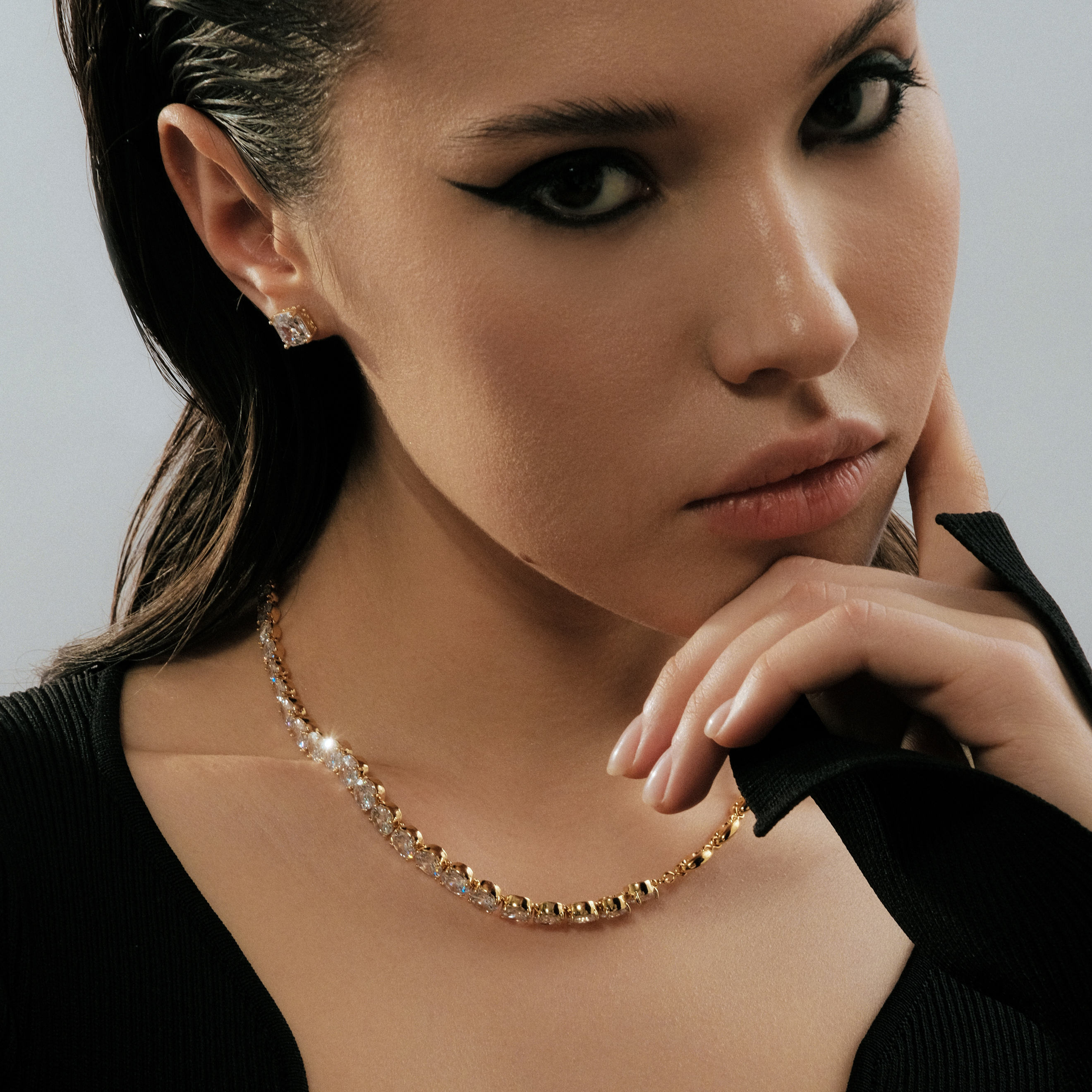 Golden earrings with white crystals