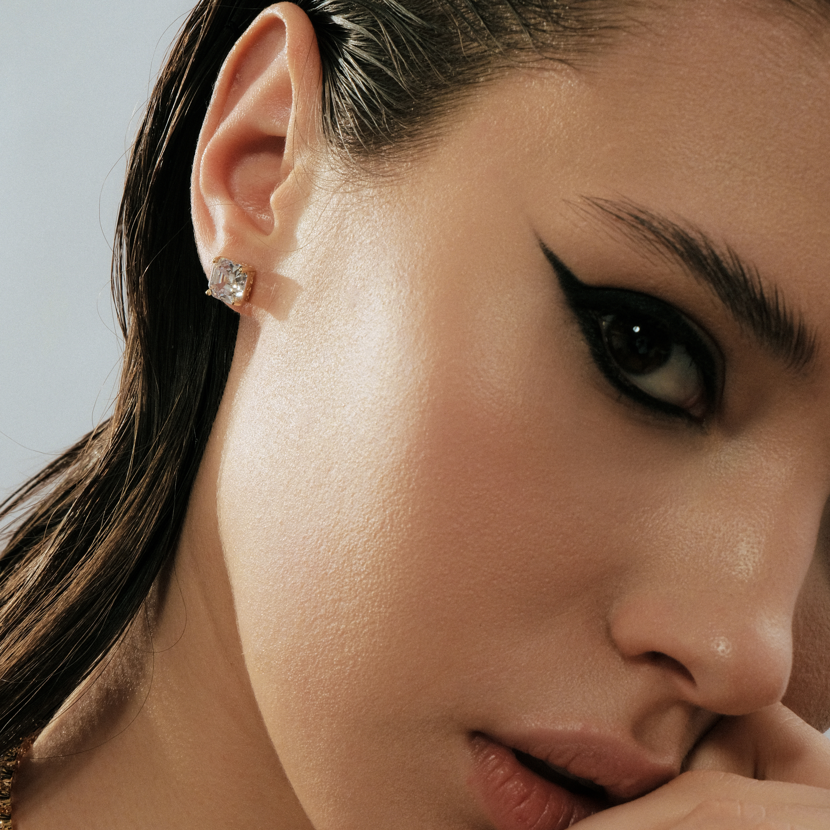 Golden earrings with white crystals