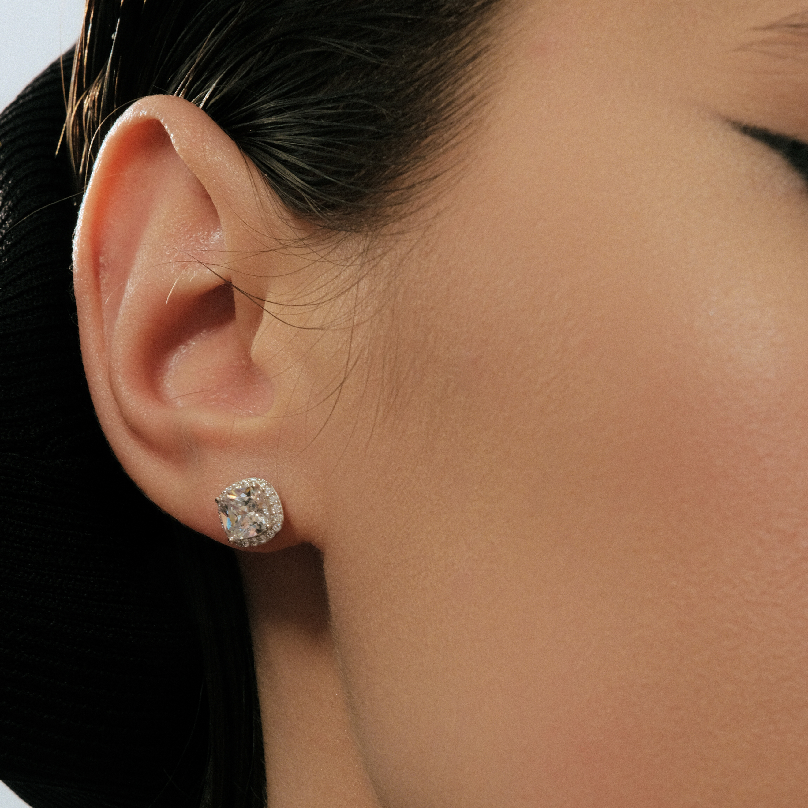 Silver earrings with a white crystal in a pava of crystals