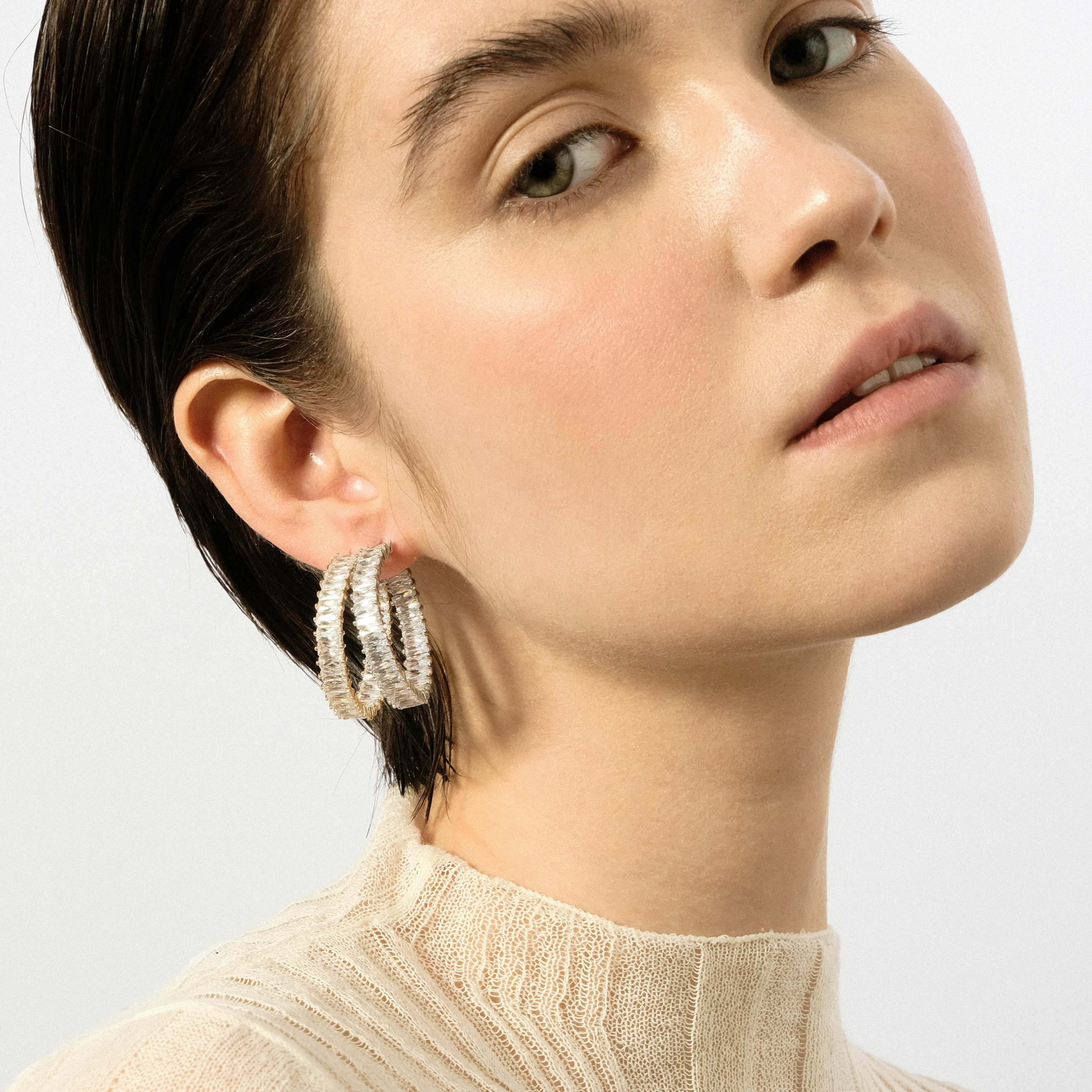 Golden ring Earrings with white crystals