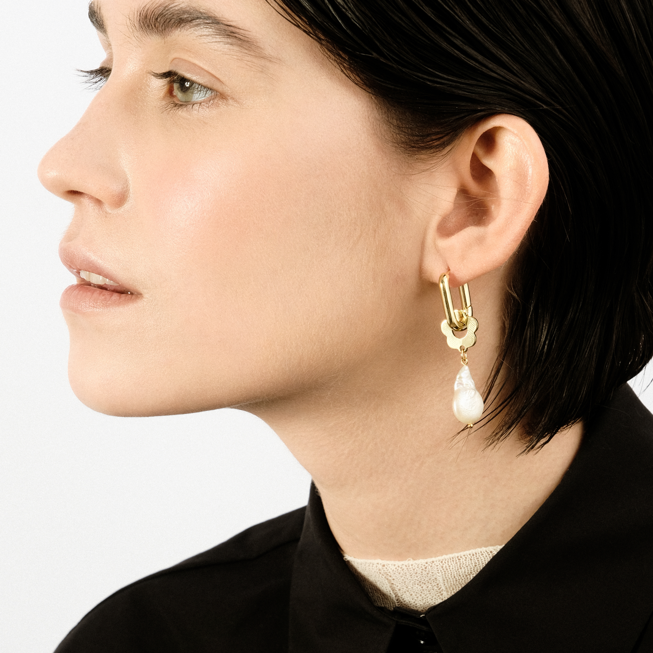 gold-tone pearl drop earrings «Crying Flowers»