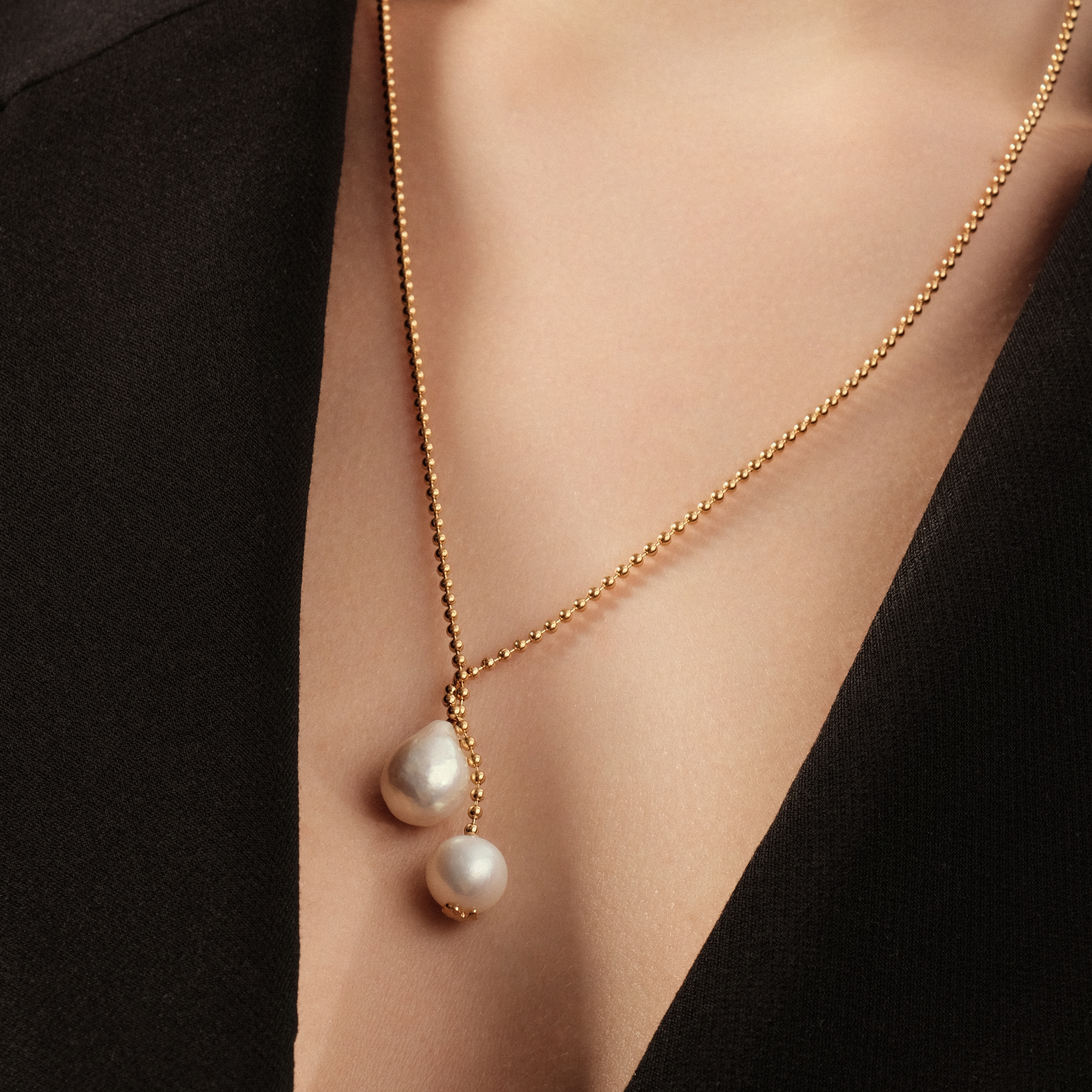 Open necklace Gloss made of vermelion with pearls