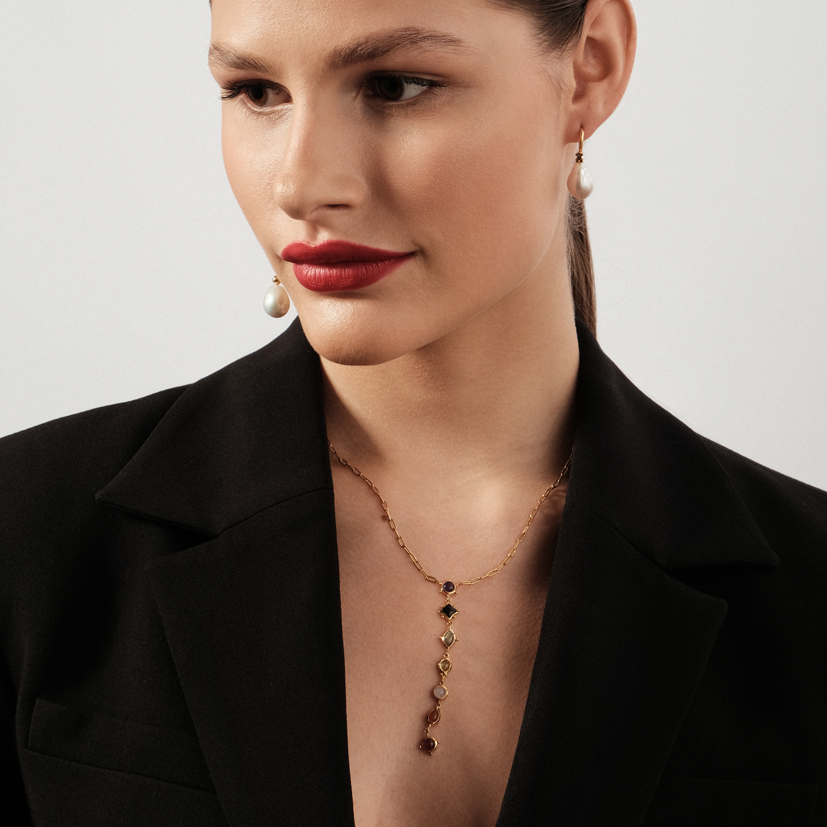 Magic Nature necklace with a strip of precious stones