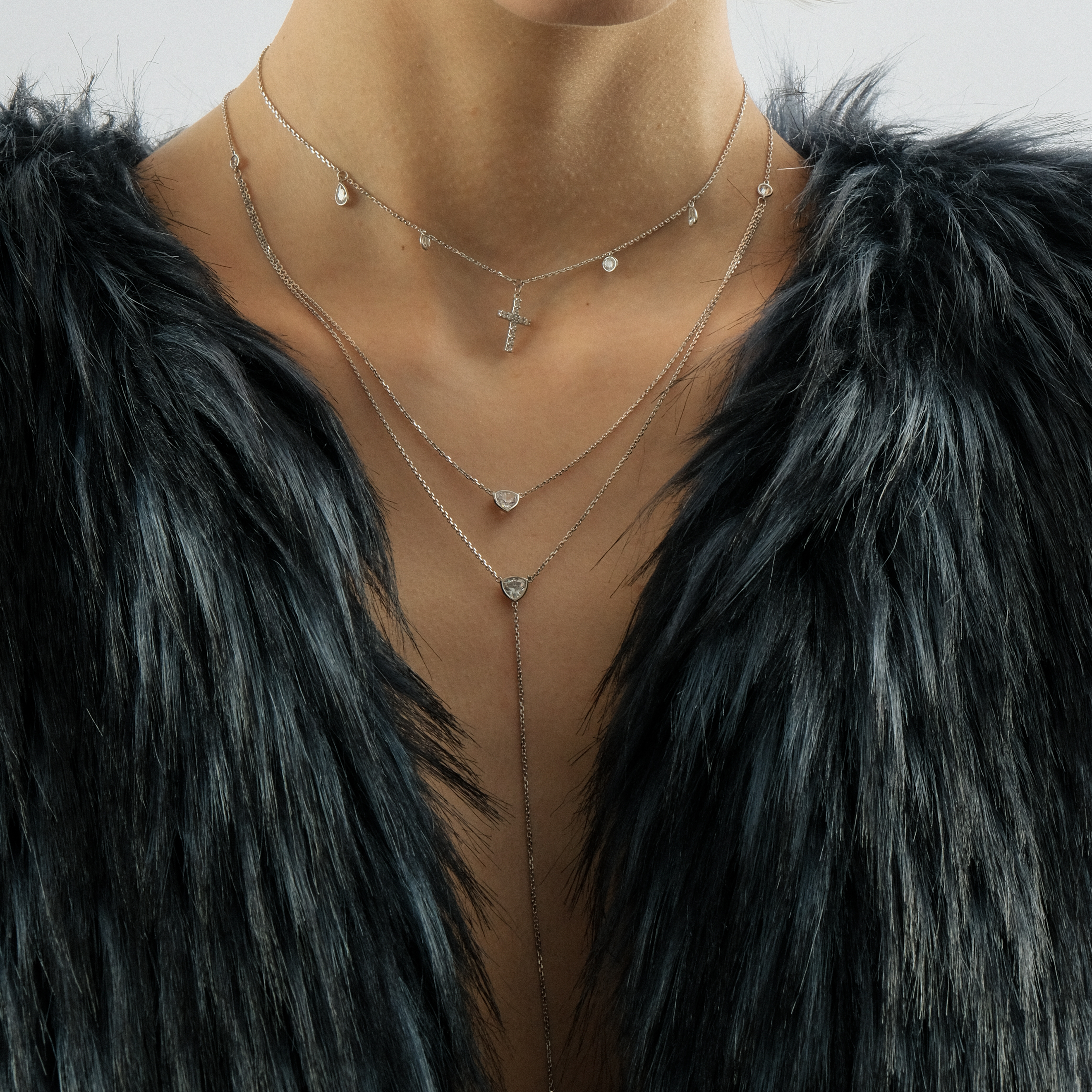 Double necklace-tie in trillions of white gold