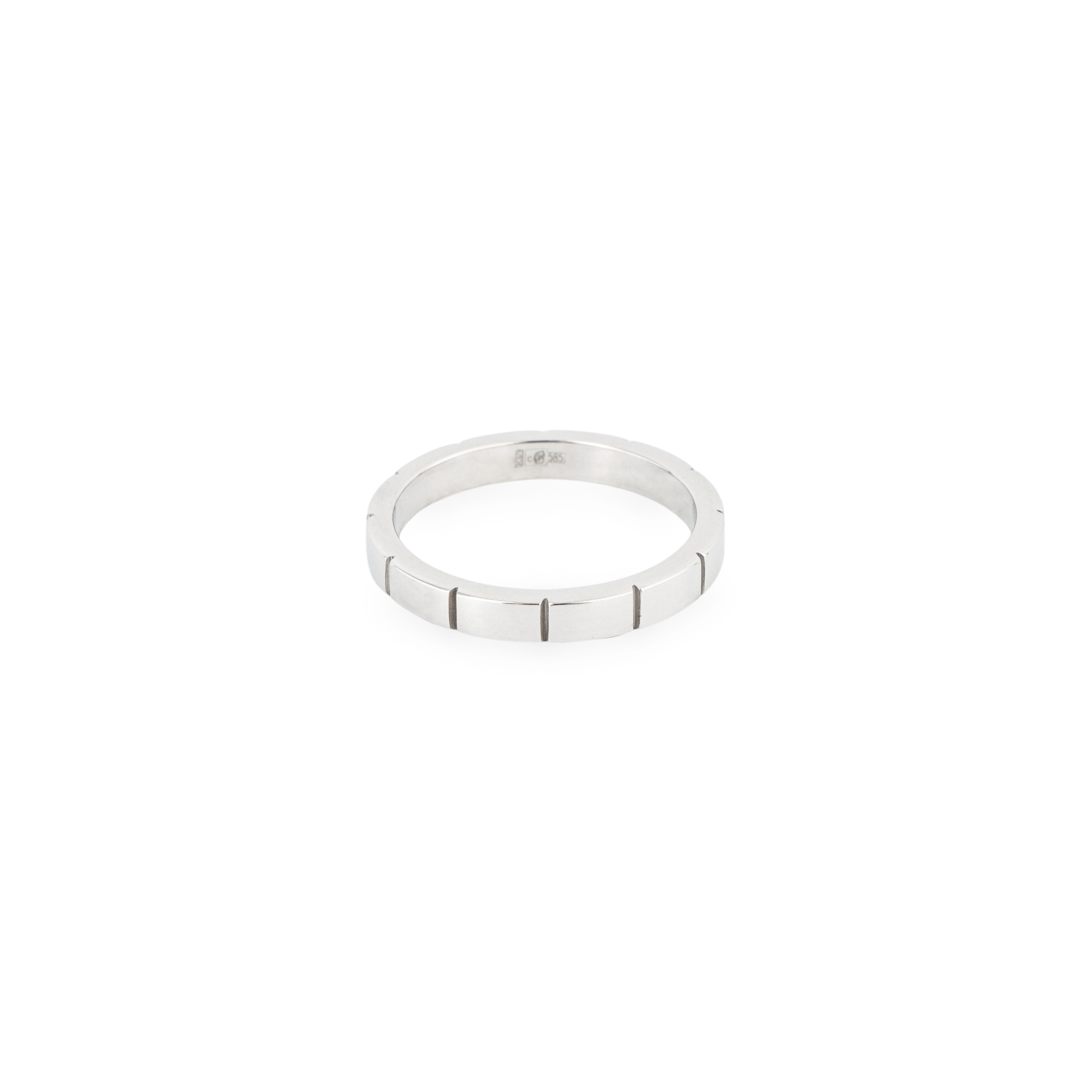 Engagement ring in white gold with serifs
