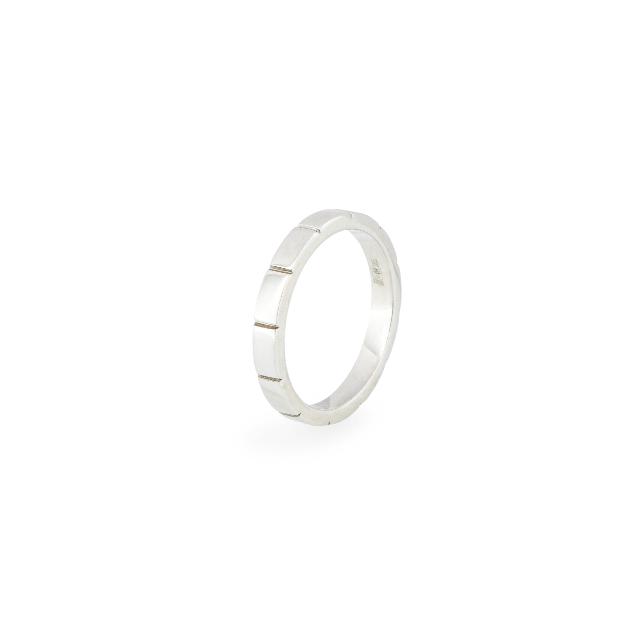 Engagement ring in white gold with serifs