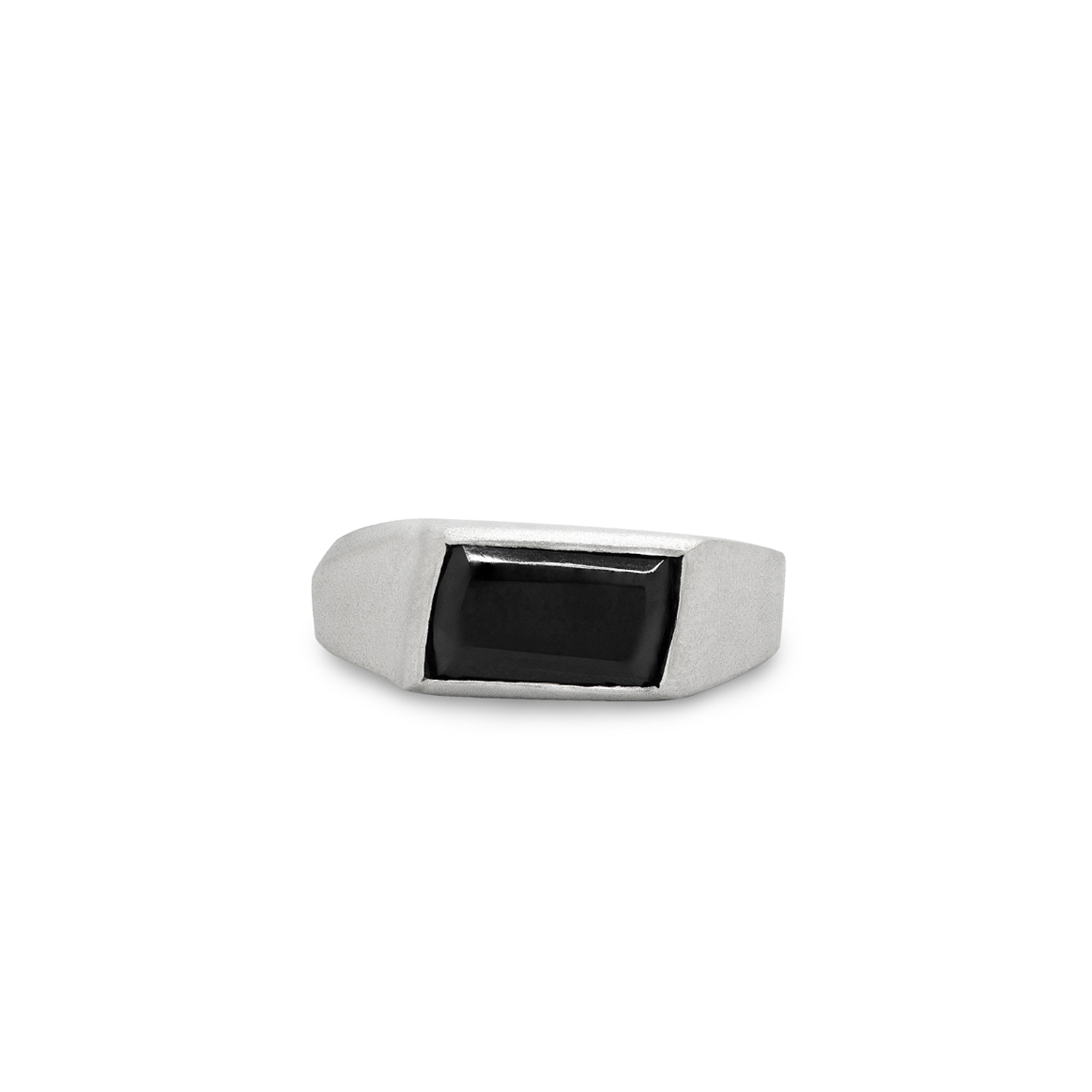 Asymmetric signet ring with onyx