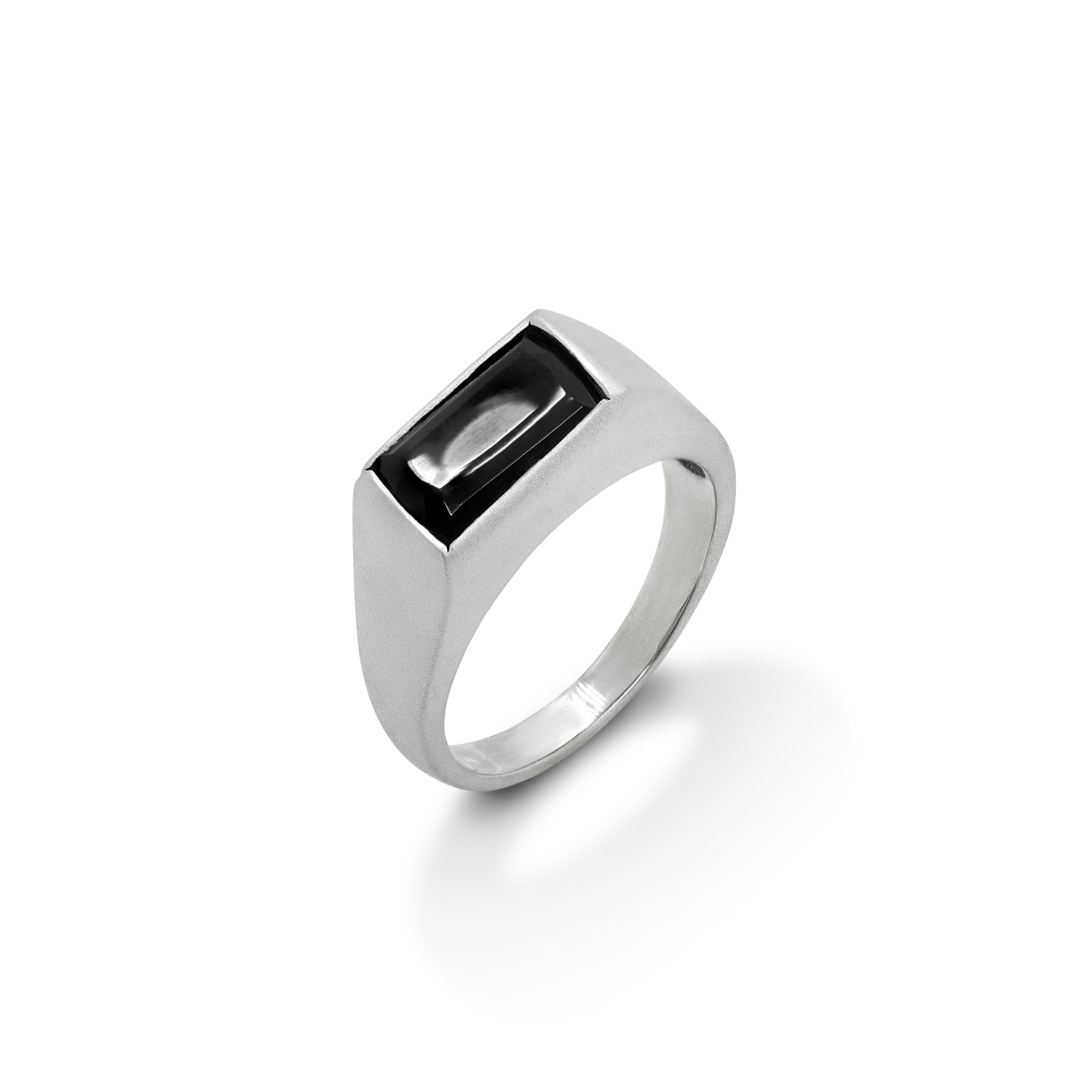 Asymmetric signet ring with onyx