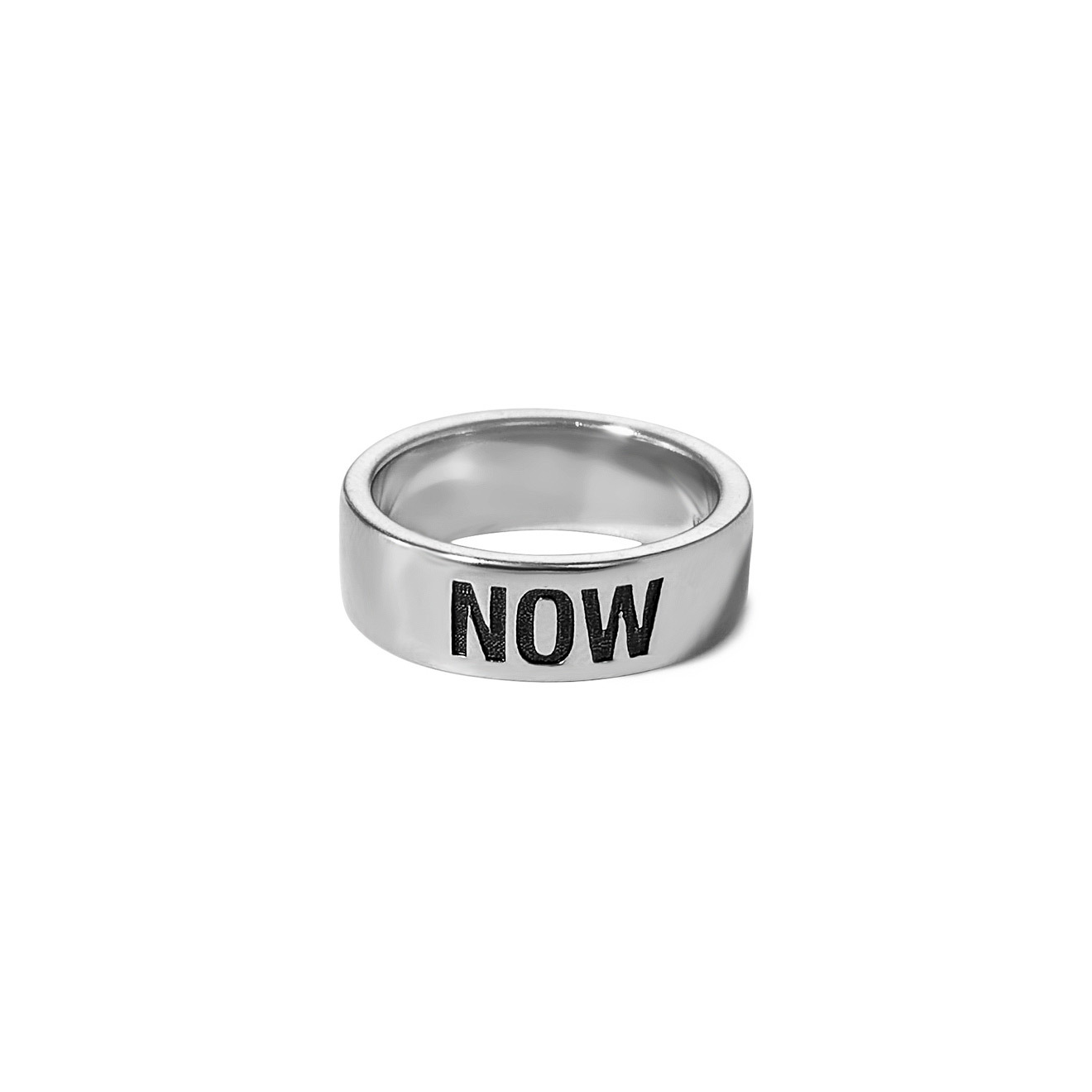 Кольцо с надписью «HERE NOW»