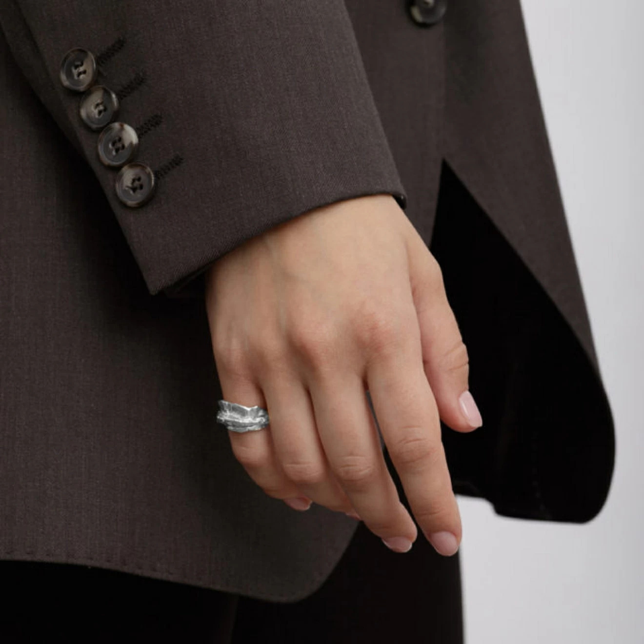 Ringstone Серебристое мятое кольцо на мизинец ringstone позолоченное кольцо fortune
