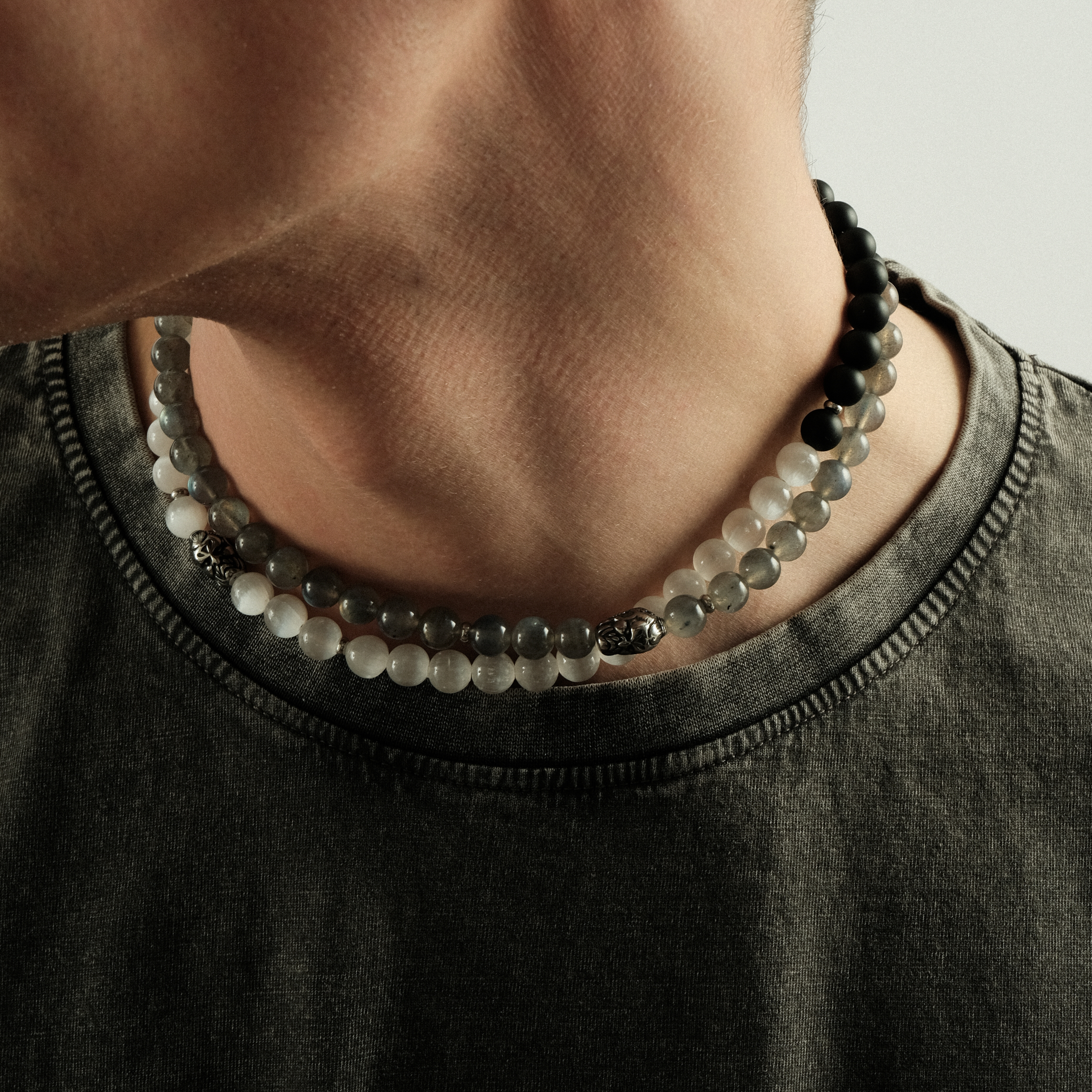 Чокер из агата и лабрадора со вставкой