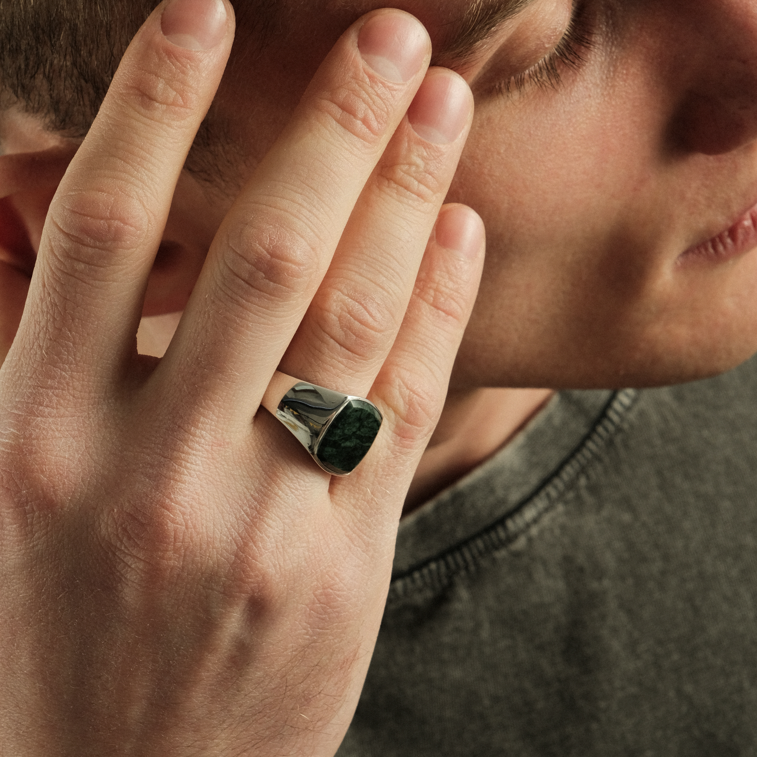 Серебряное кольцо Cushion Green Marble
