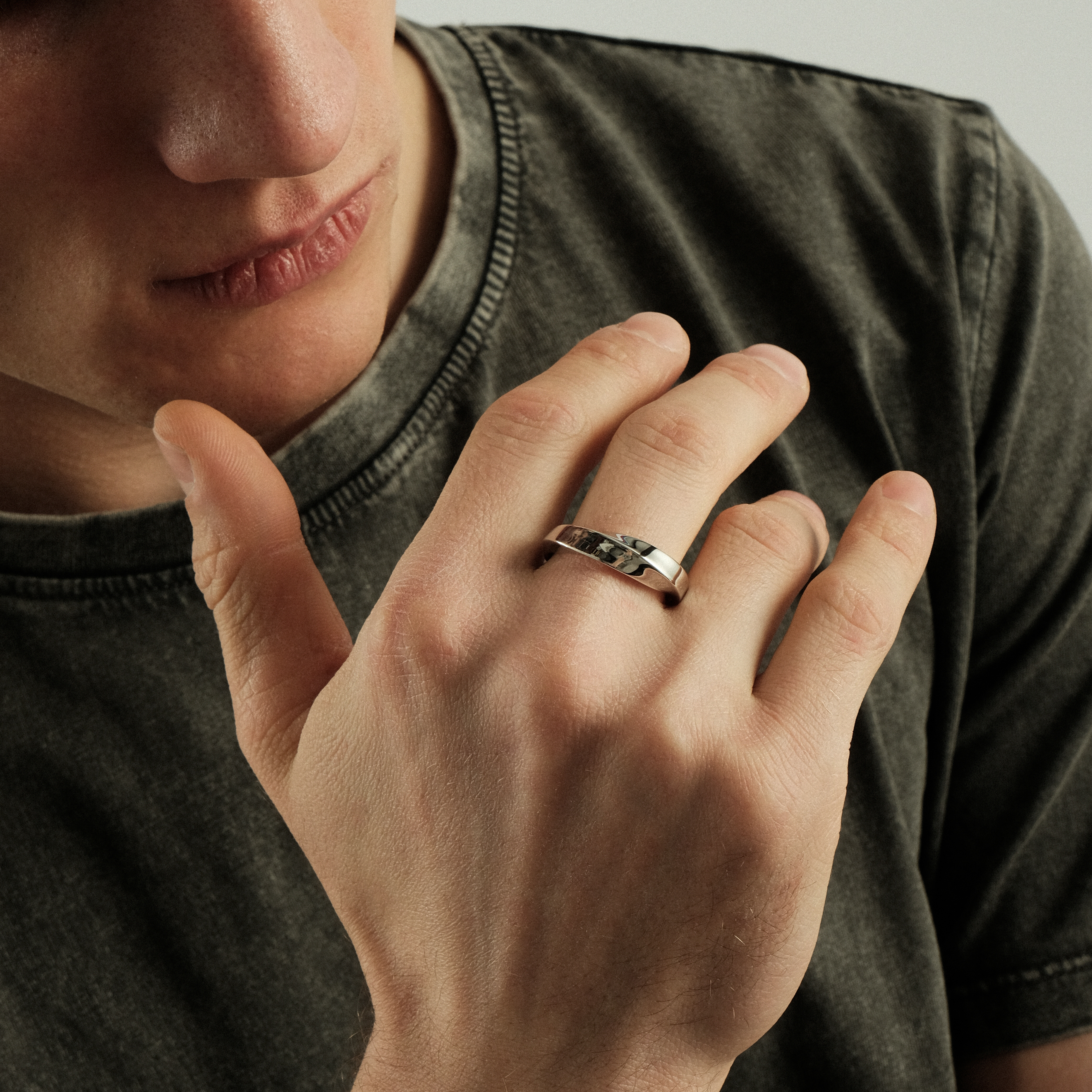 Серебряное кольцо Infinity Band Medium