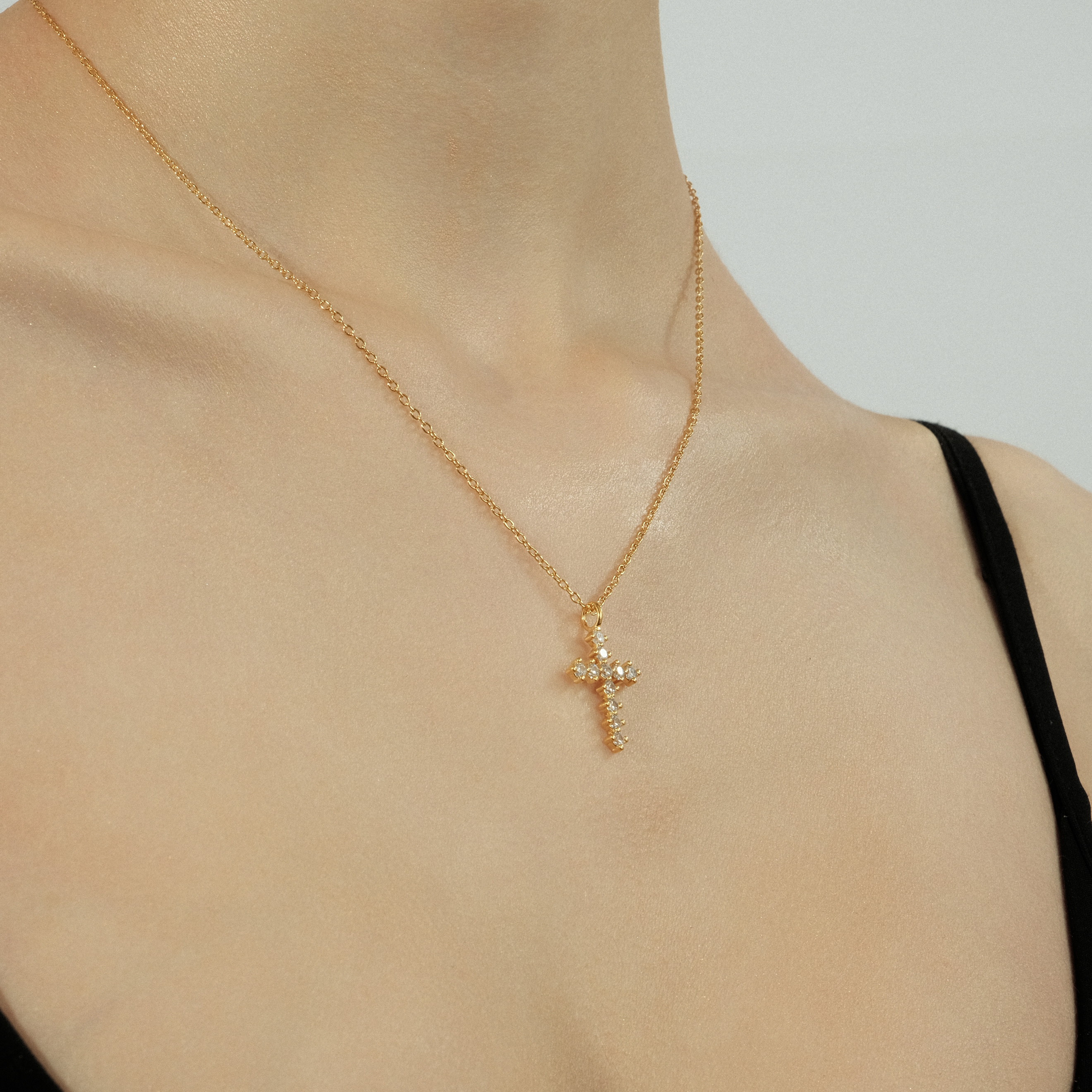chain with a crystal cross