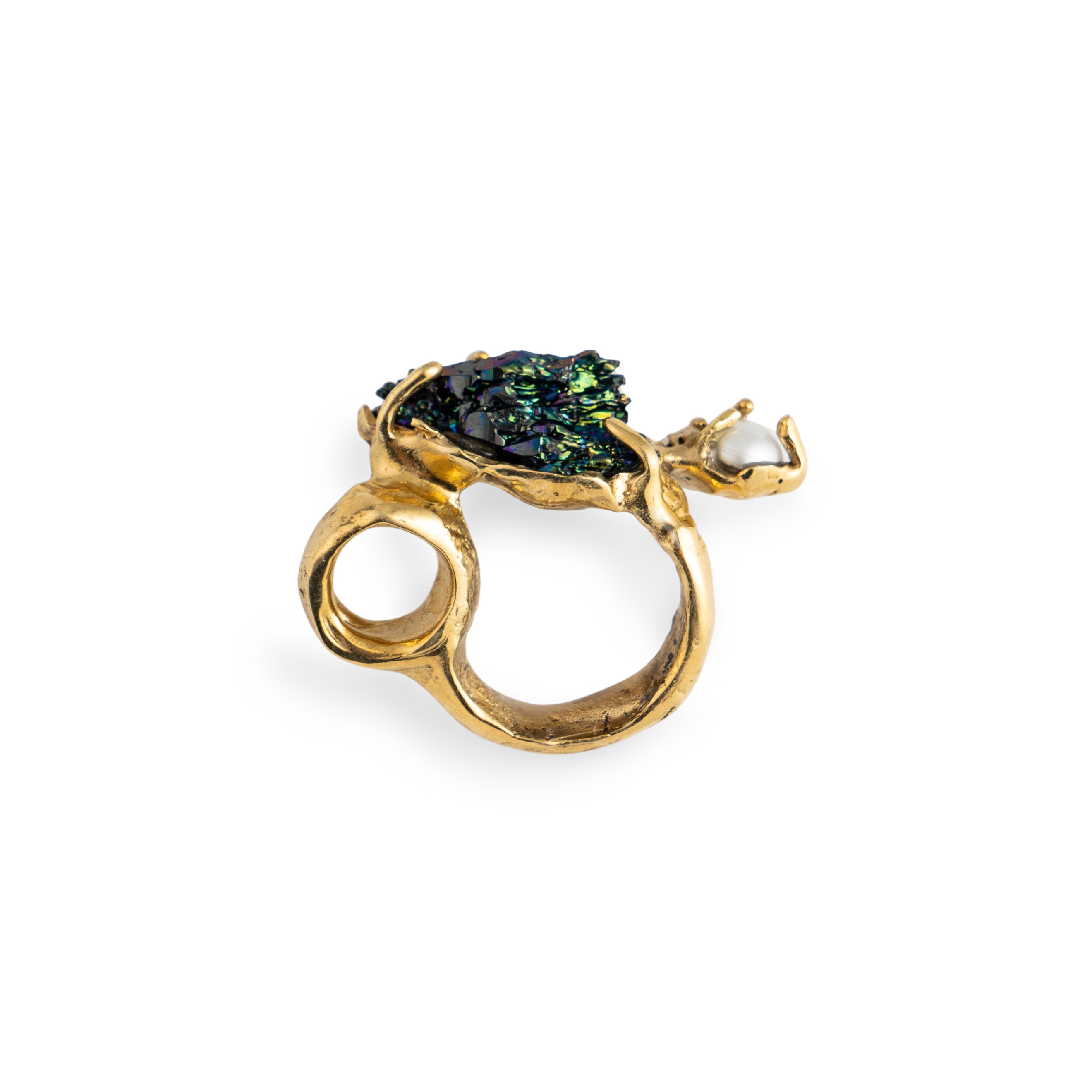 Brass ring with inserts: quartz and pearl