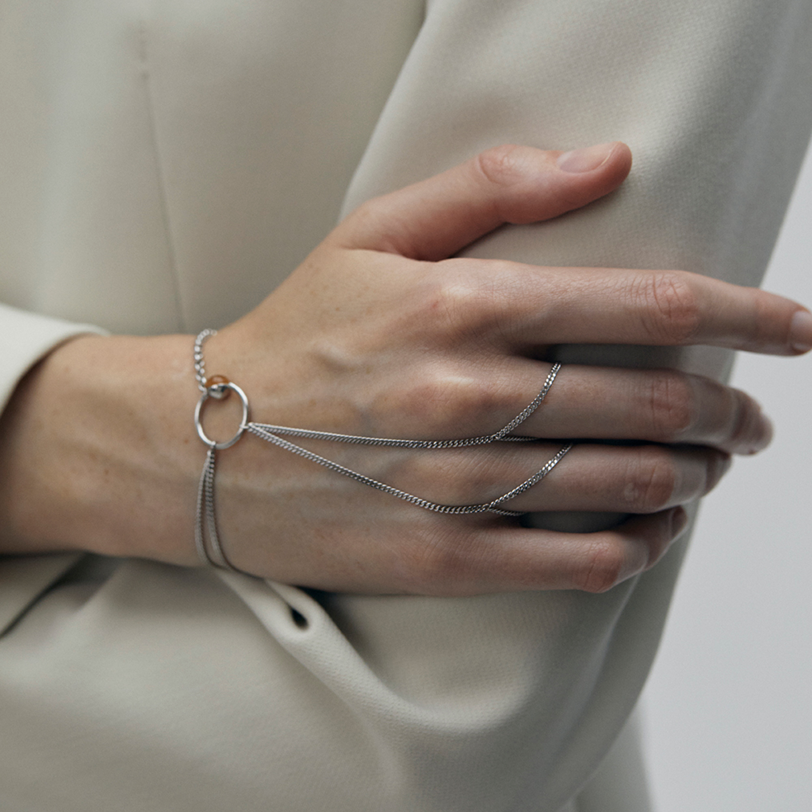 Palm bracelet with citrine piercing