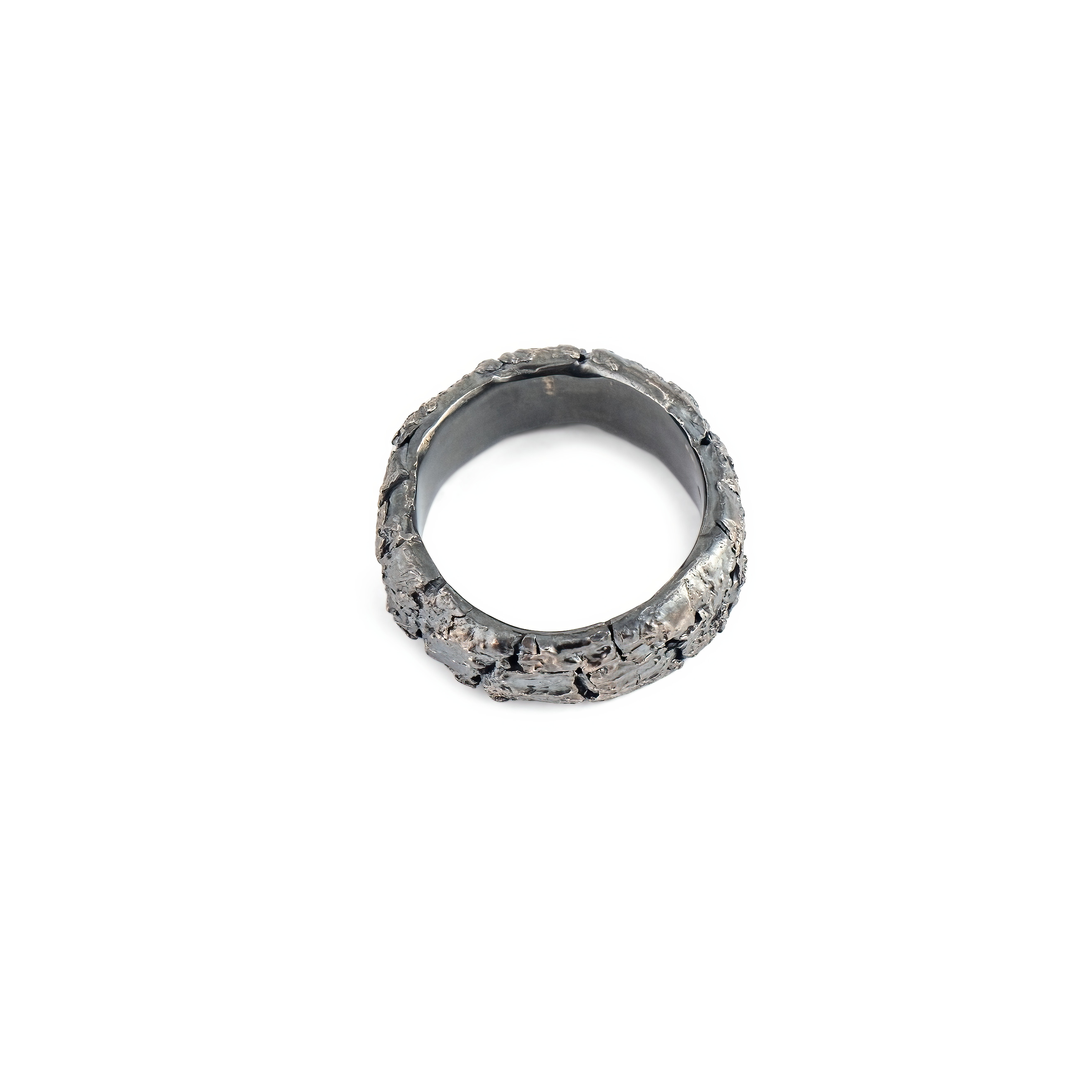 Silver ring with cracks