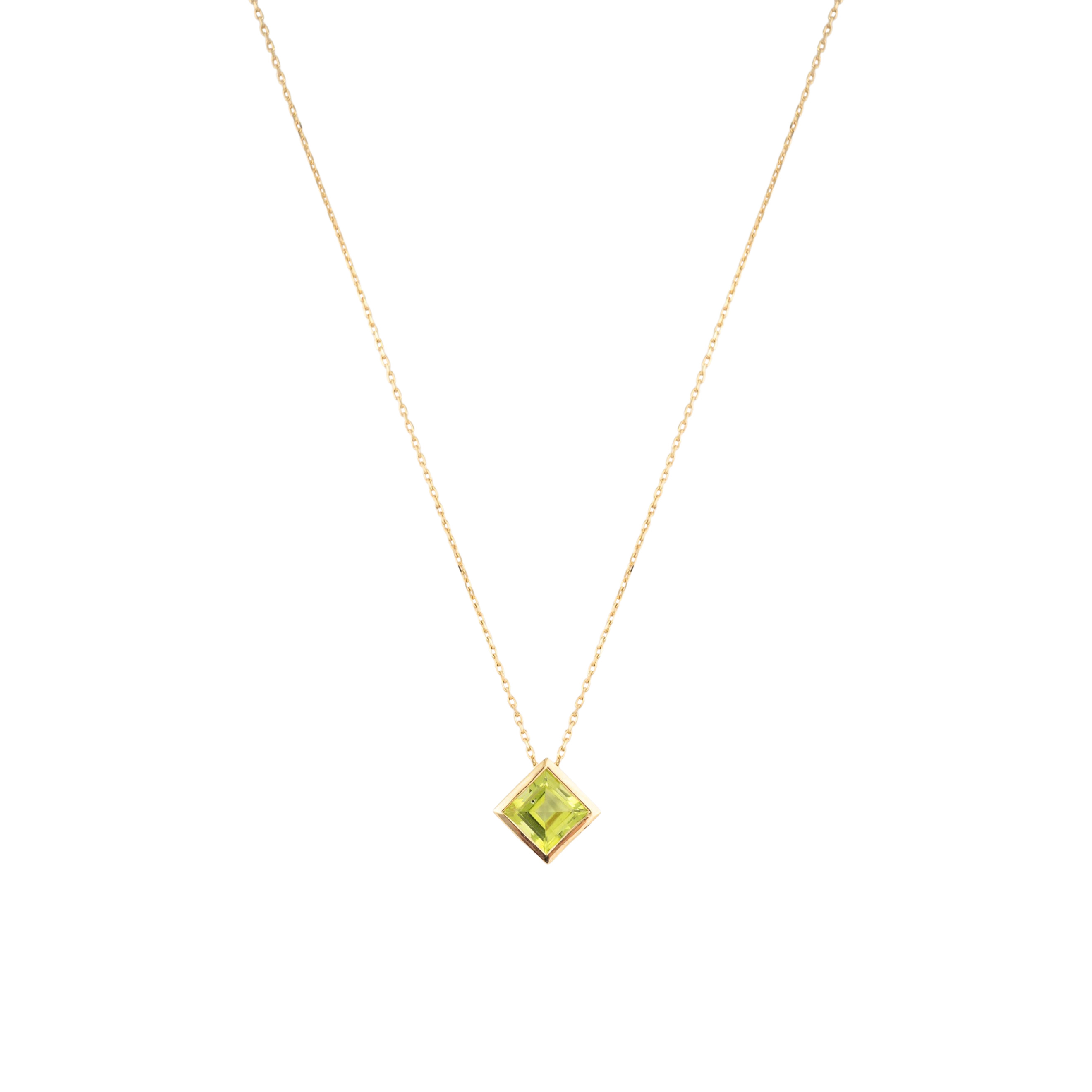 Yellow gold pendant with chrysolite