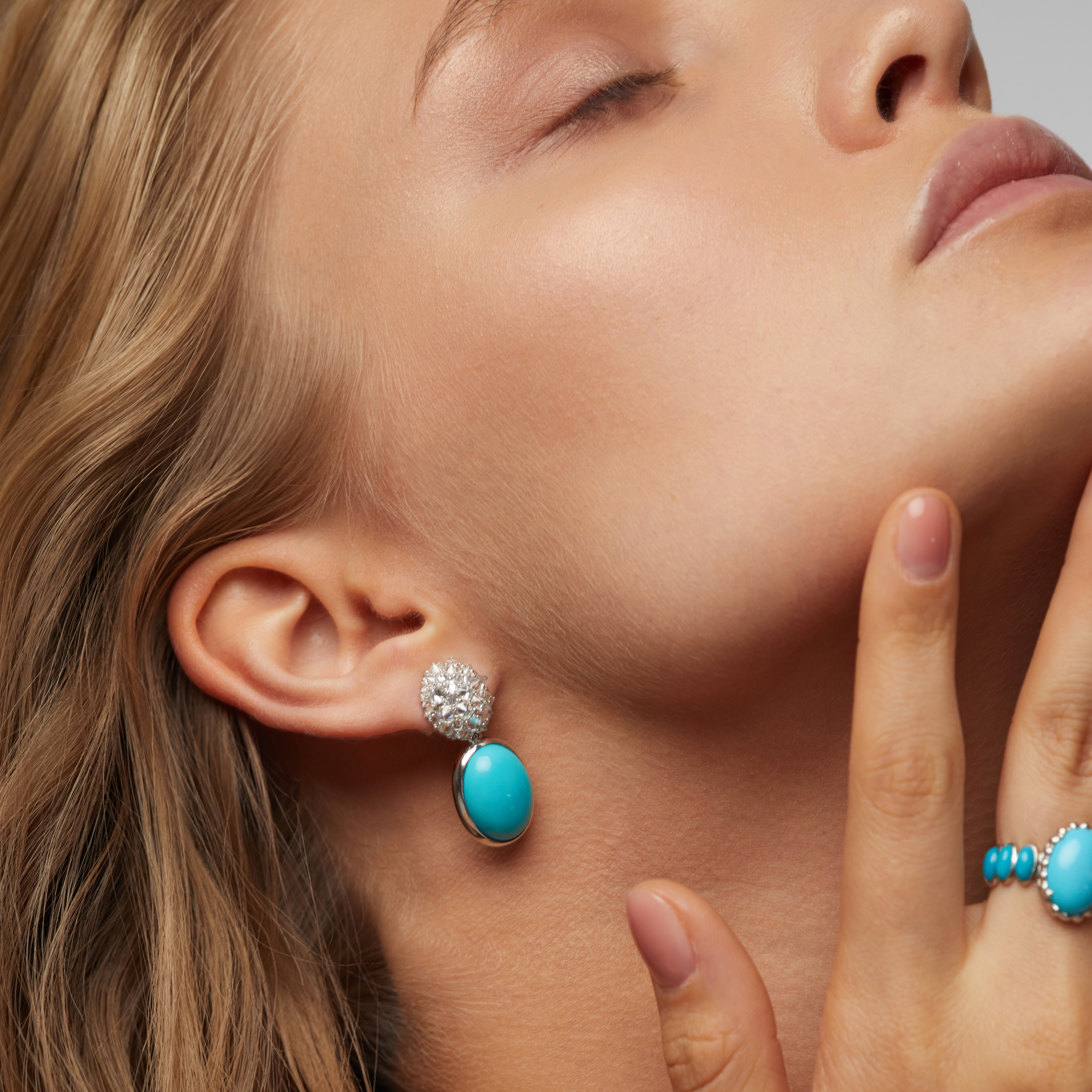 “Bubbles” white gold earrings with turquoise and moissanite
