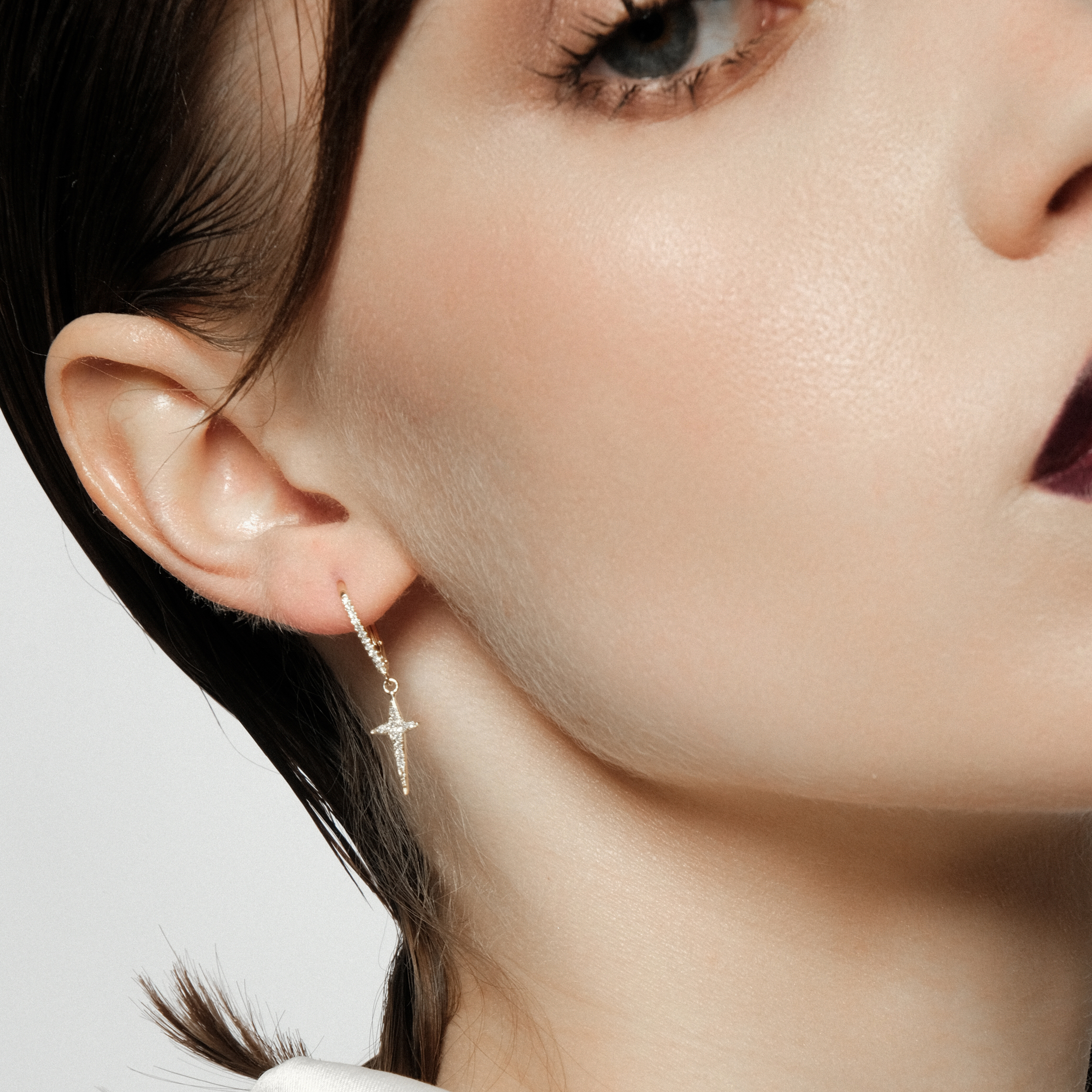 Yellow gold star earrings with diamonds