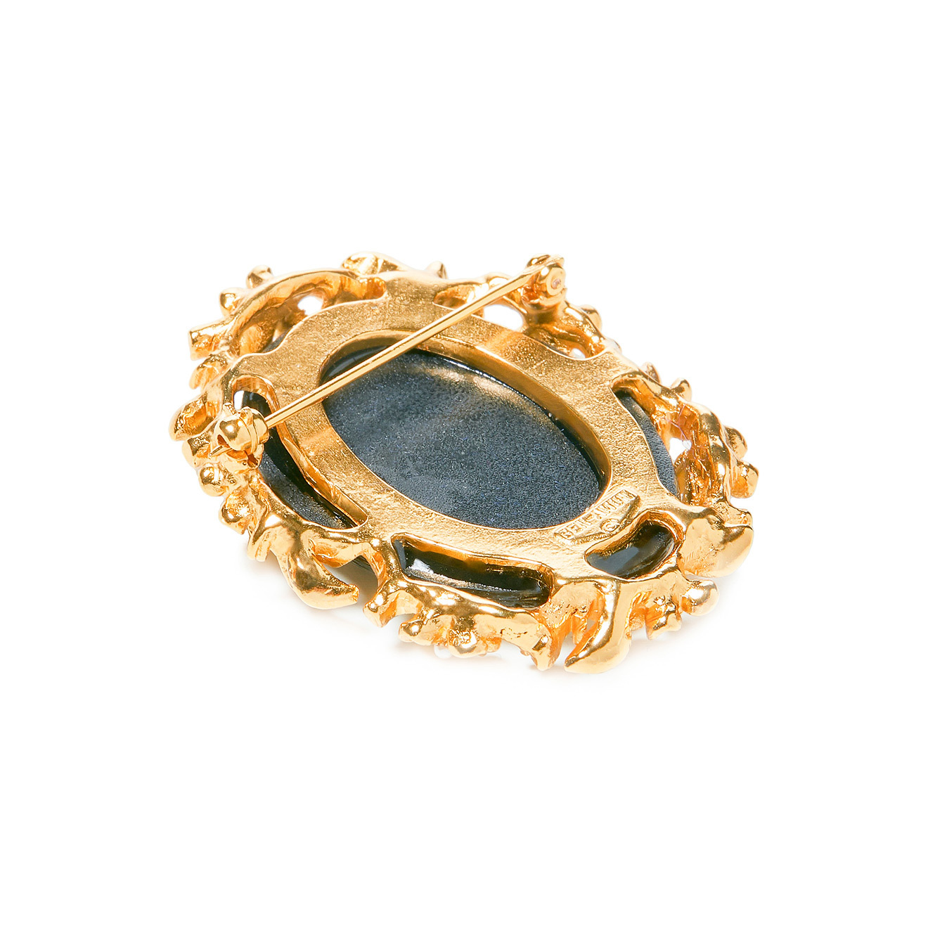 Золотистая брошь с камеей