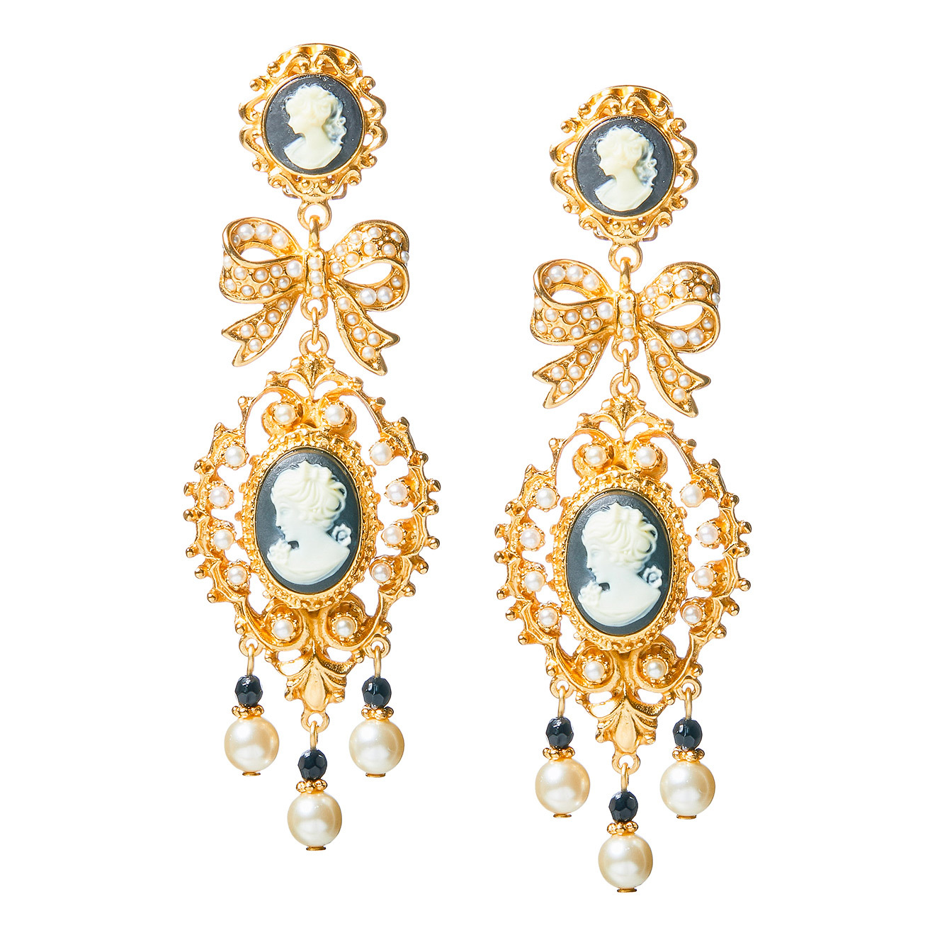 chandelery clips with cameo and pearls
