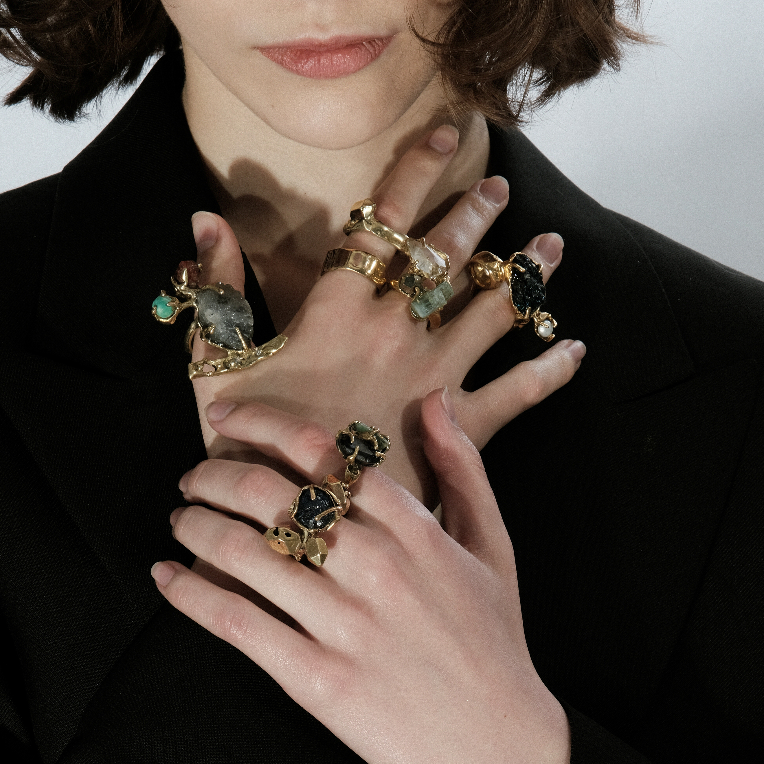 Brass ring with inserts: quartz and pearl