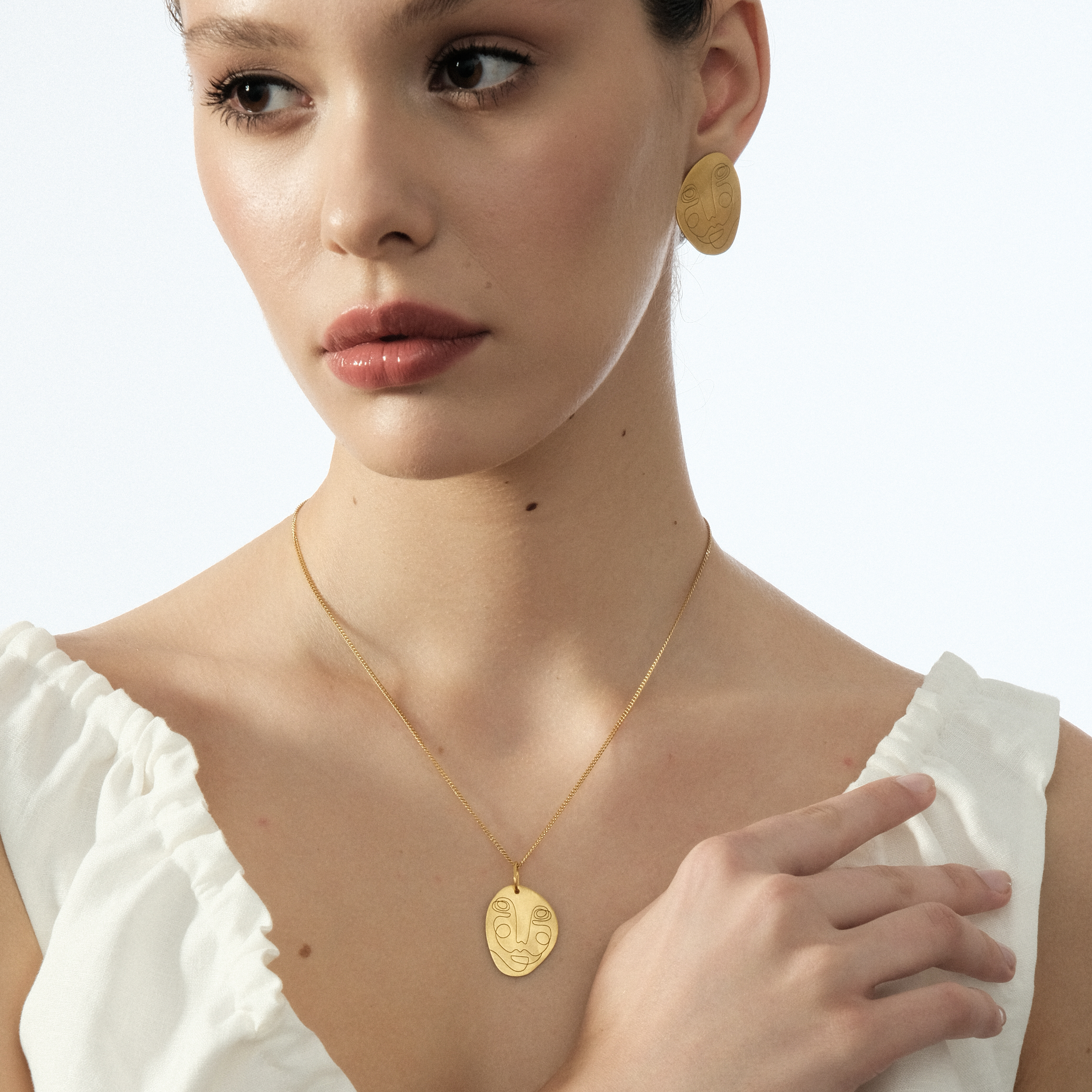 Pendant on an Alpha chain