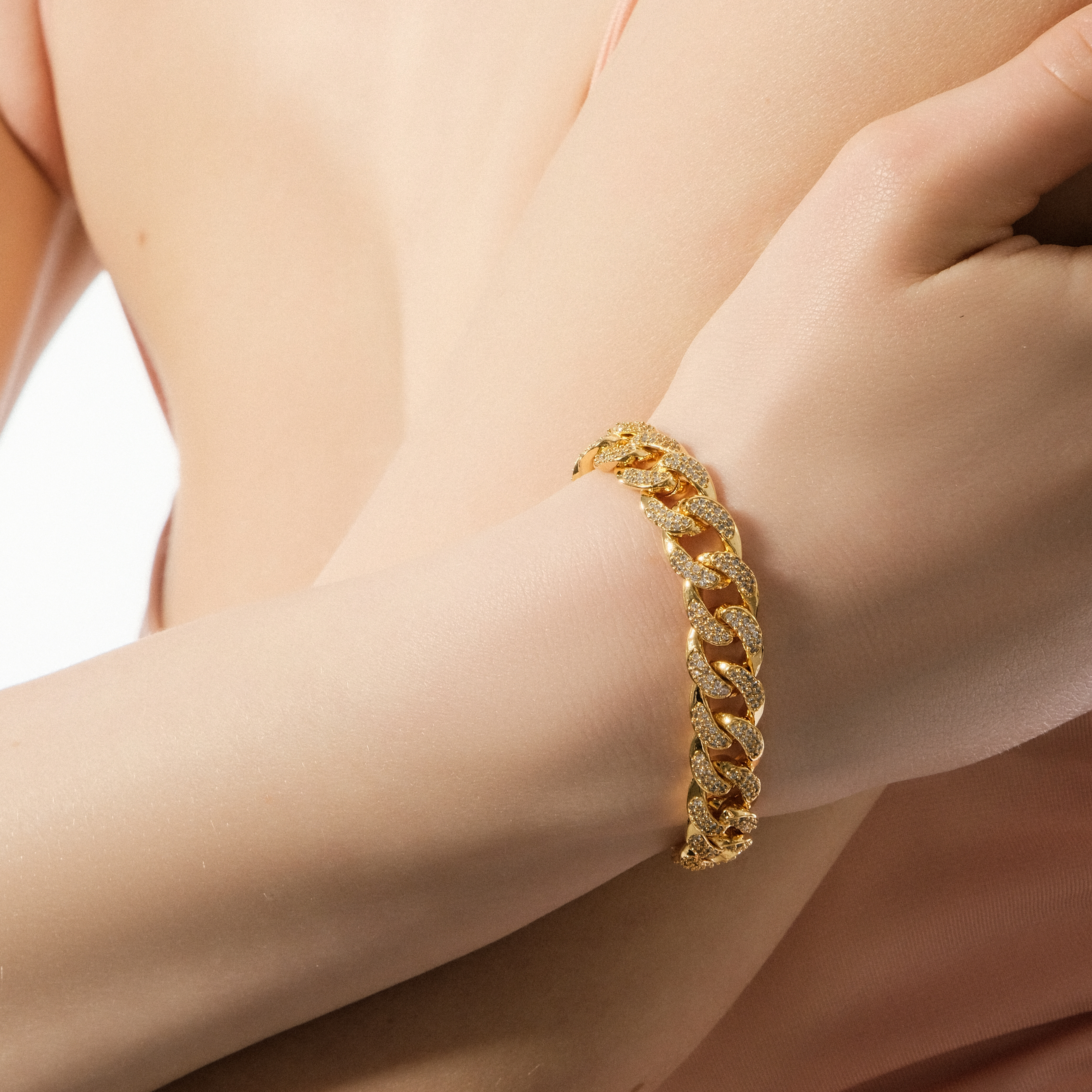 chain bracelet with crystals